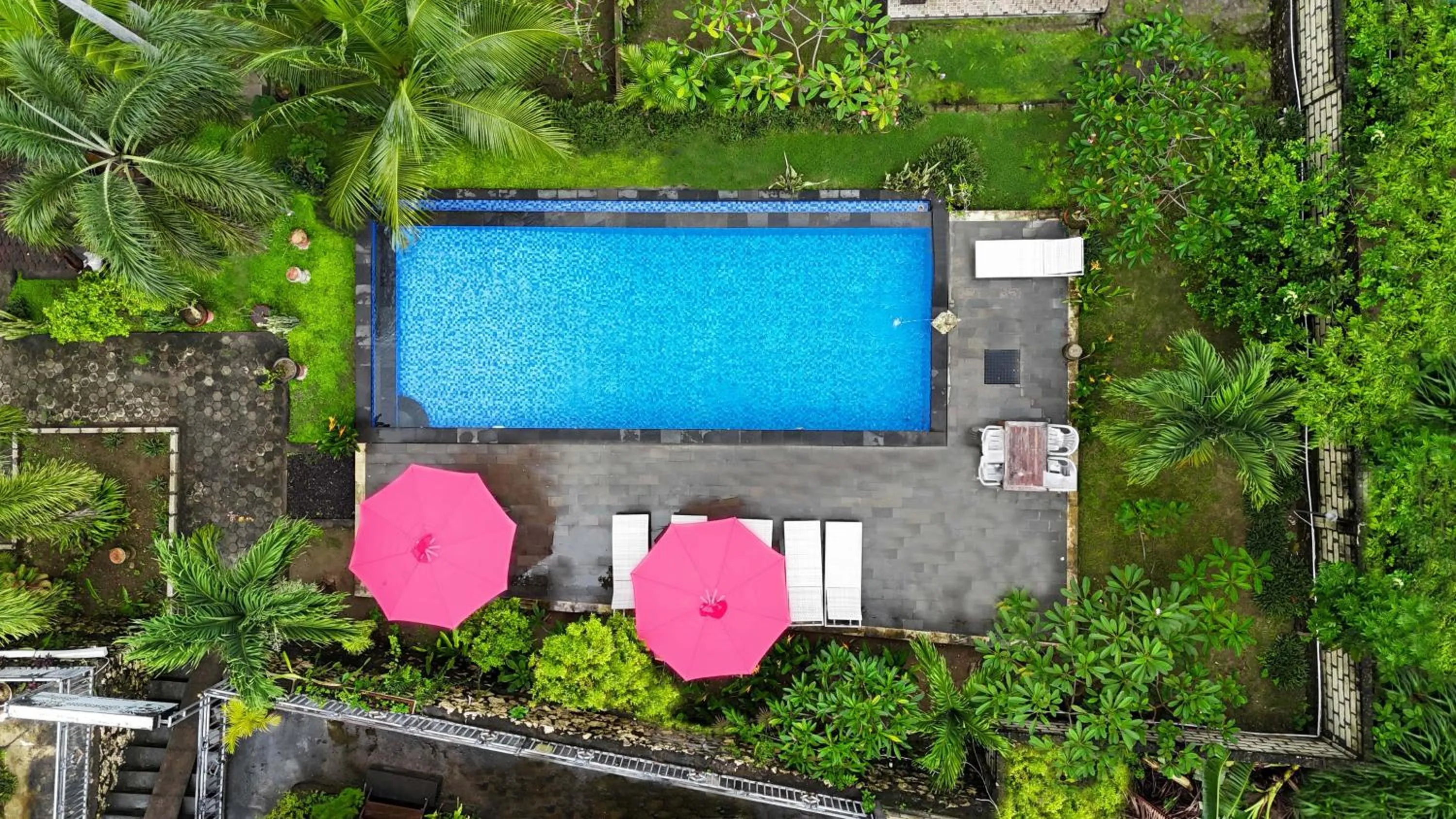 Swimming pool in Coconut Hill Cottage