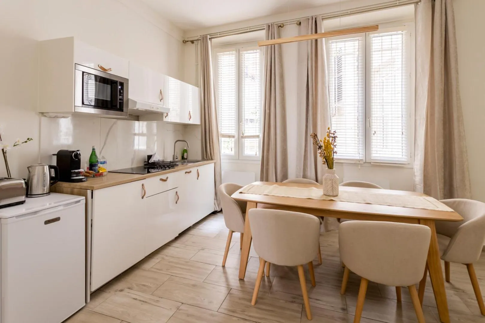 Coffee/tea facilities in Reva Suites