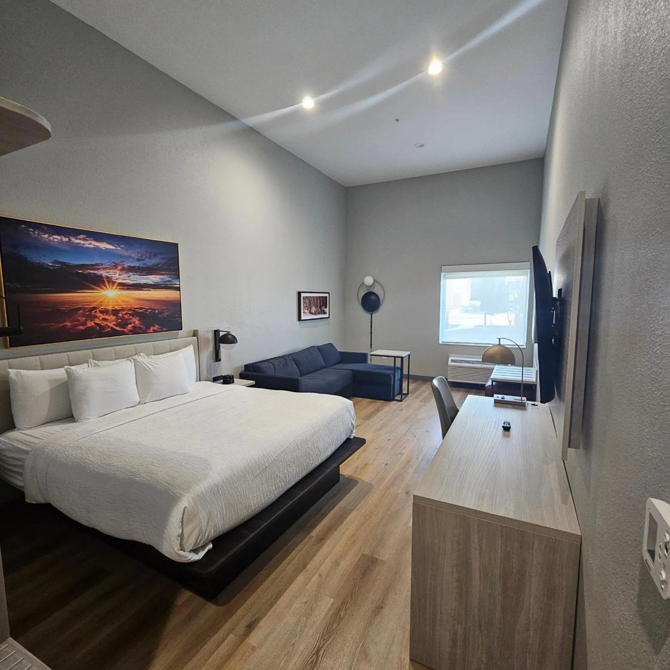 Bedroom, Bed in La Quinta Inn & Suites by Wyndham DeSoto