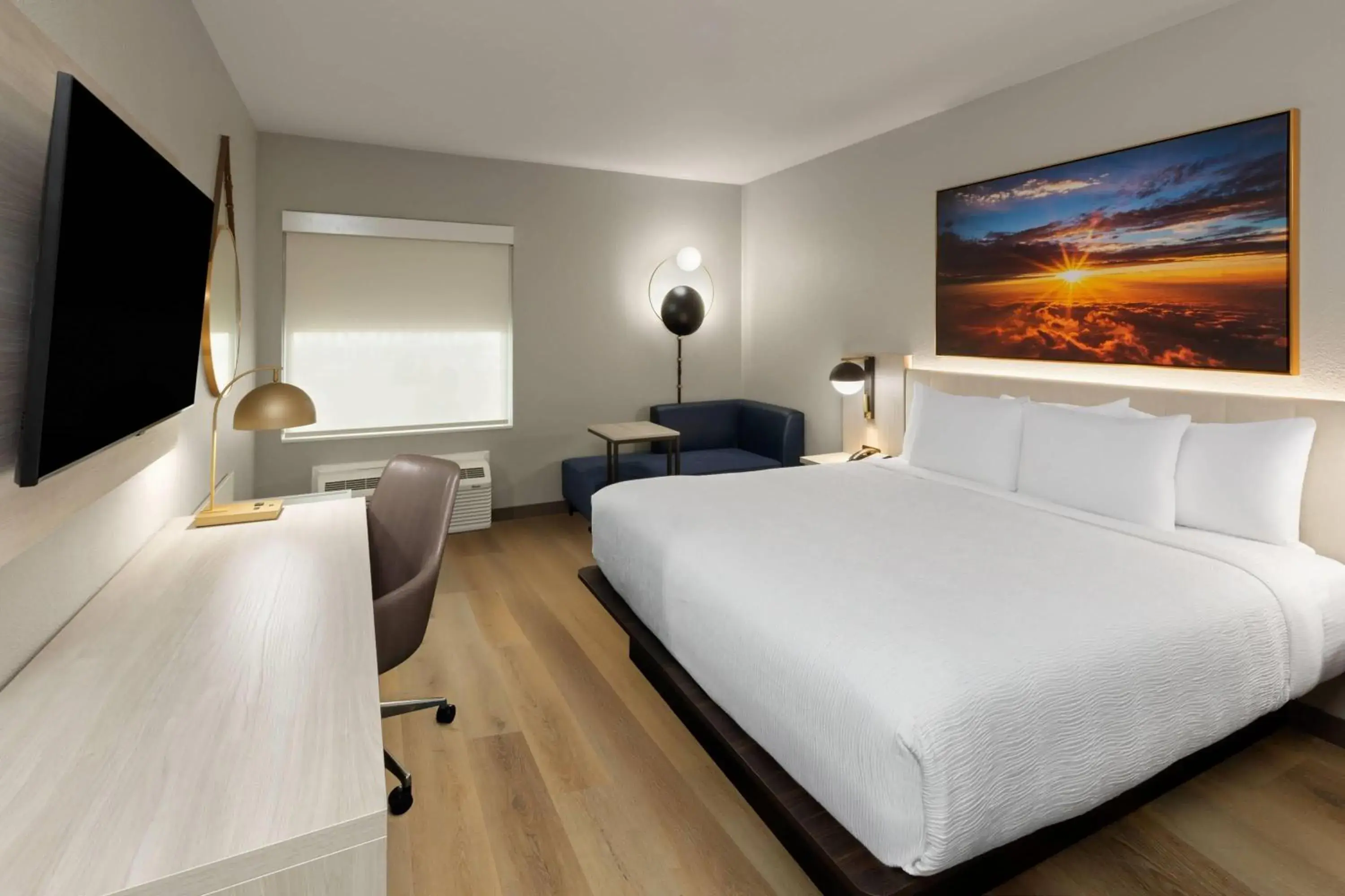 King Room with Roll-in Shower - Mobility Access/Non-Smoking in La Quinta Inn & Suites by Wyndham DeSoto King Room with Roll-in Shower - Mobility Access/Non-Smoking in La Quinta Inn & Suites by Wyndham DeSoto