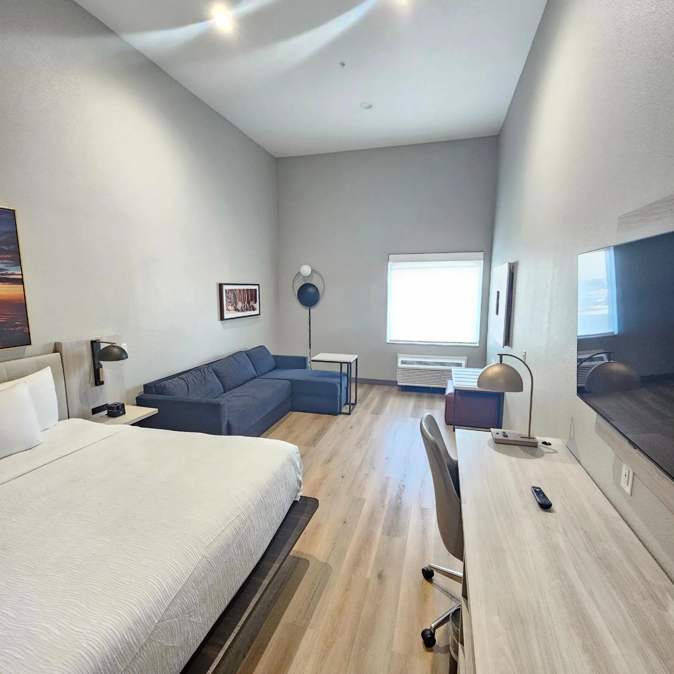 Bedroom, Bed in La Quinta Inn & Suites by Wyndham DeSoto