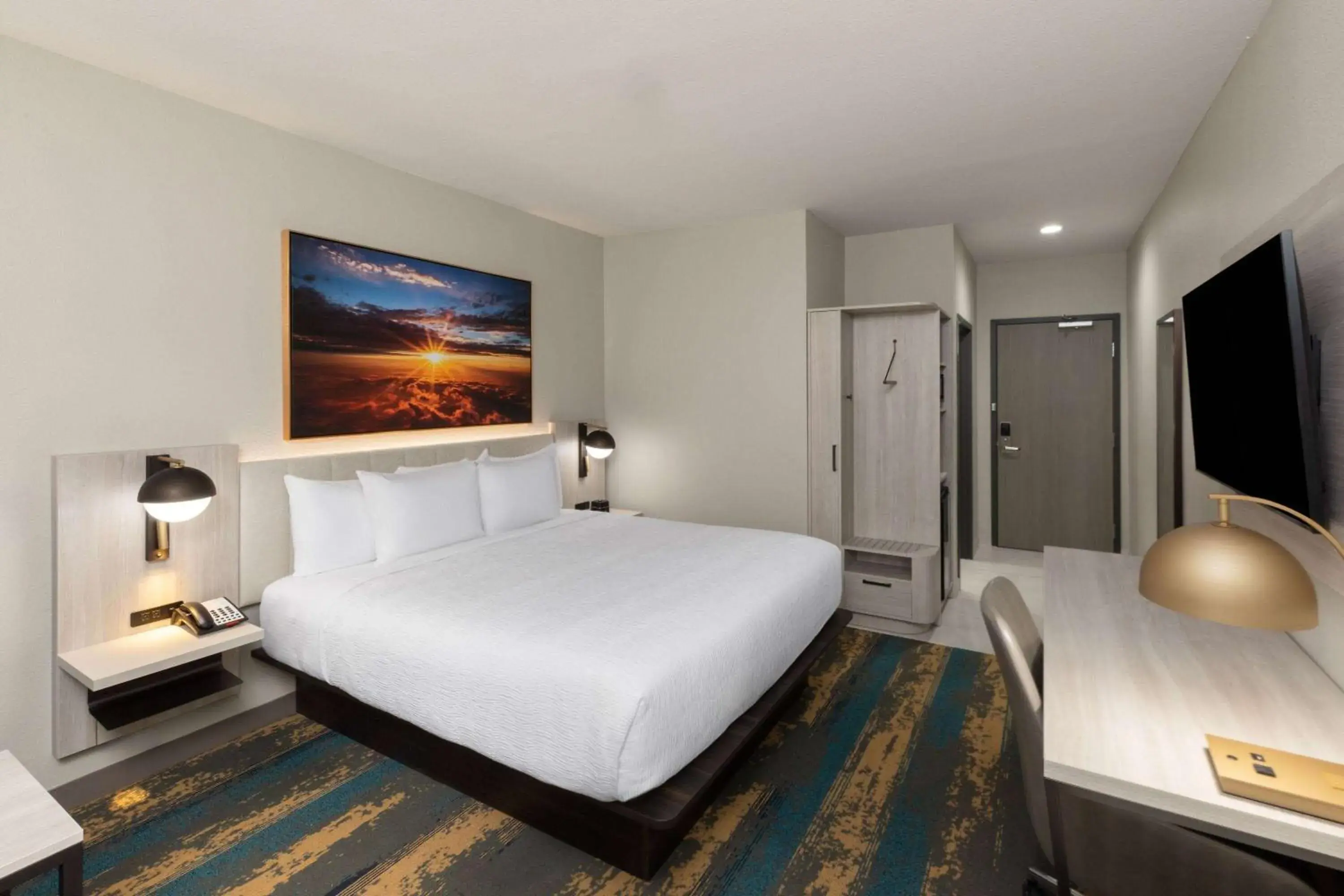 Standard King Room in La Quinta Inn & Suites by Wyndham DeSoto Standard King Room in La Quinta Inn & Suites by Wyndham DeSoto