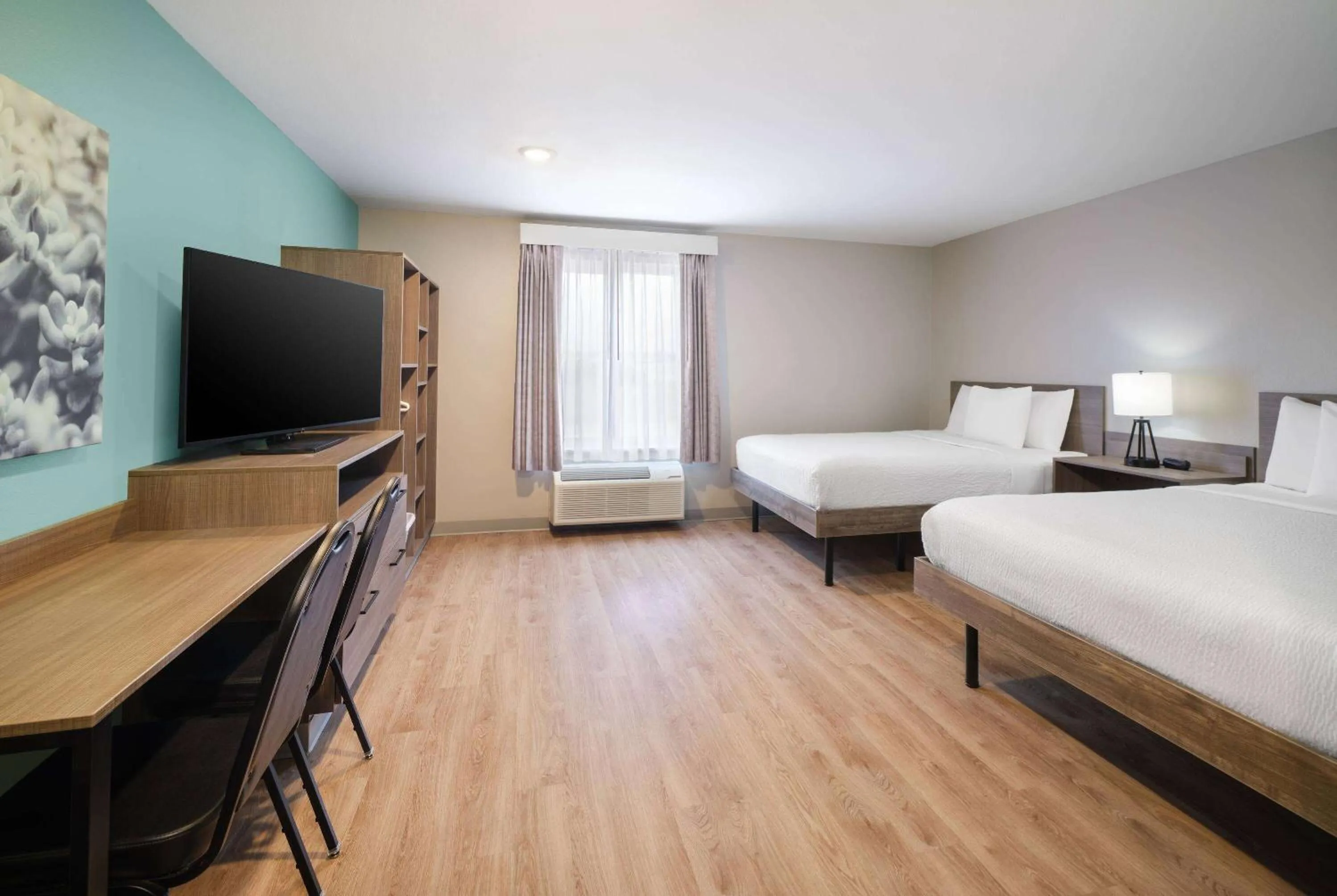 Photo of the whole room, Bed in ECHO Suites Extended Stay by Wyndham Richmond West