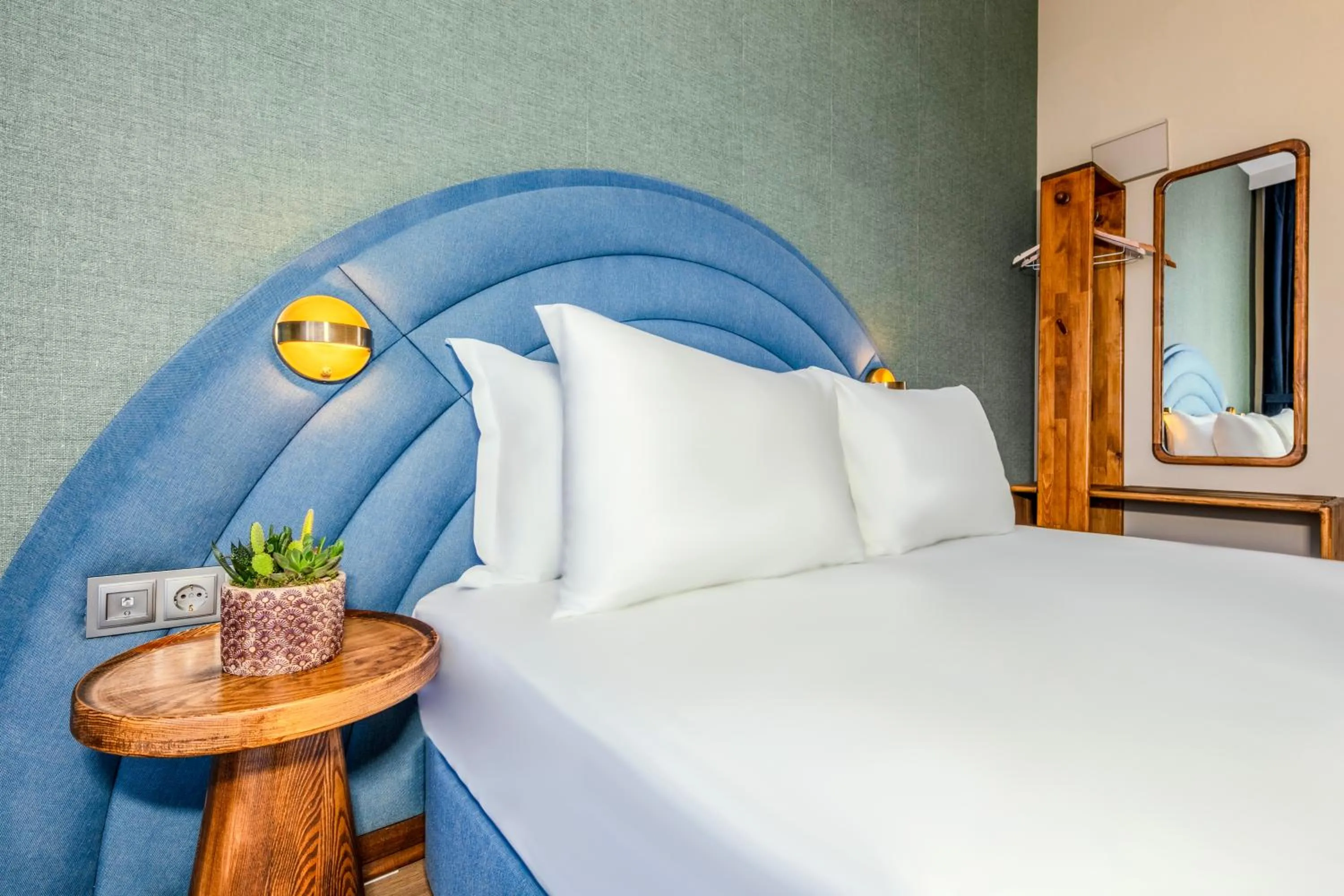 Photo of the whole room, Bed in Nenessa Airport Hotel