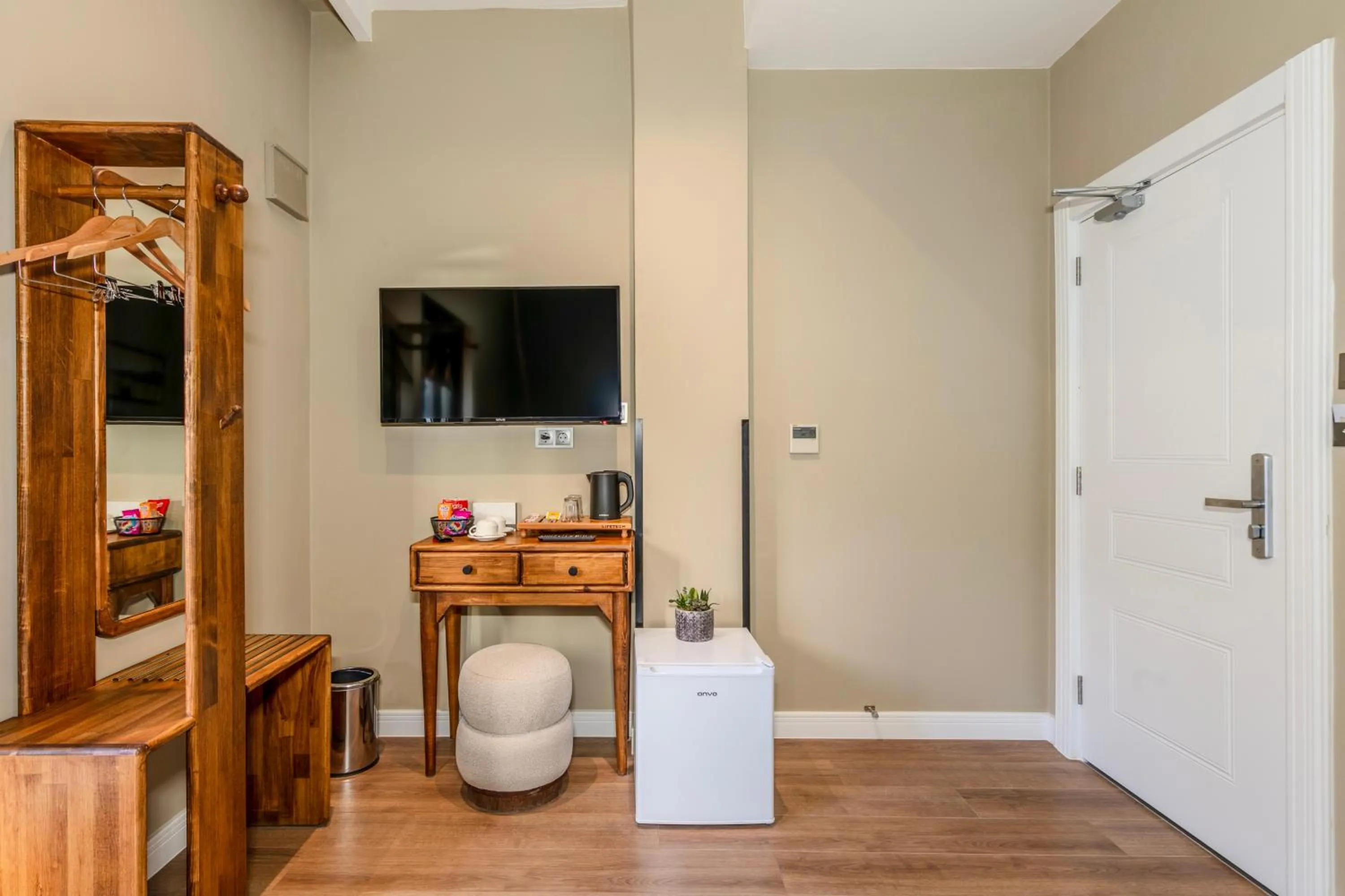 TV and multimedia in Nenessa Airport Hotel