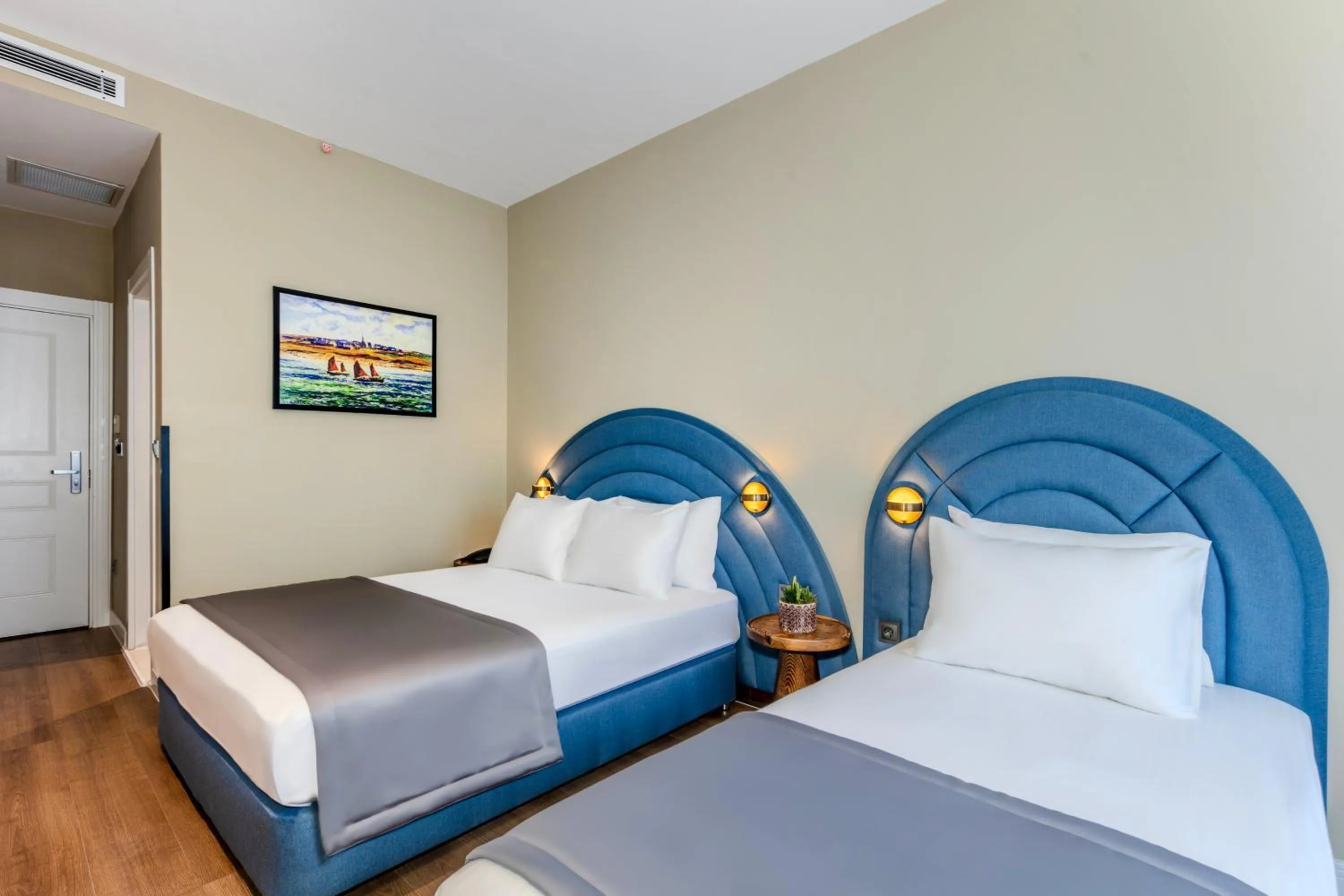 Bed in Nenessa Airport Hotel