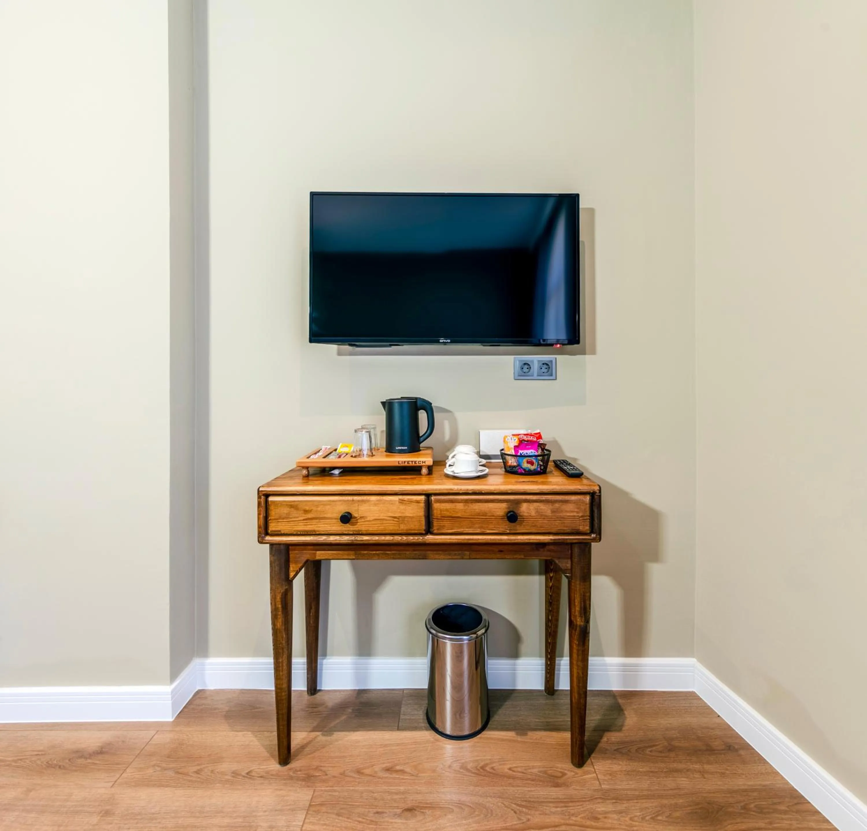 TV and multimedia in Nenessa Airport Hotel