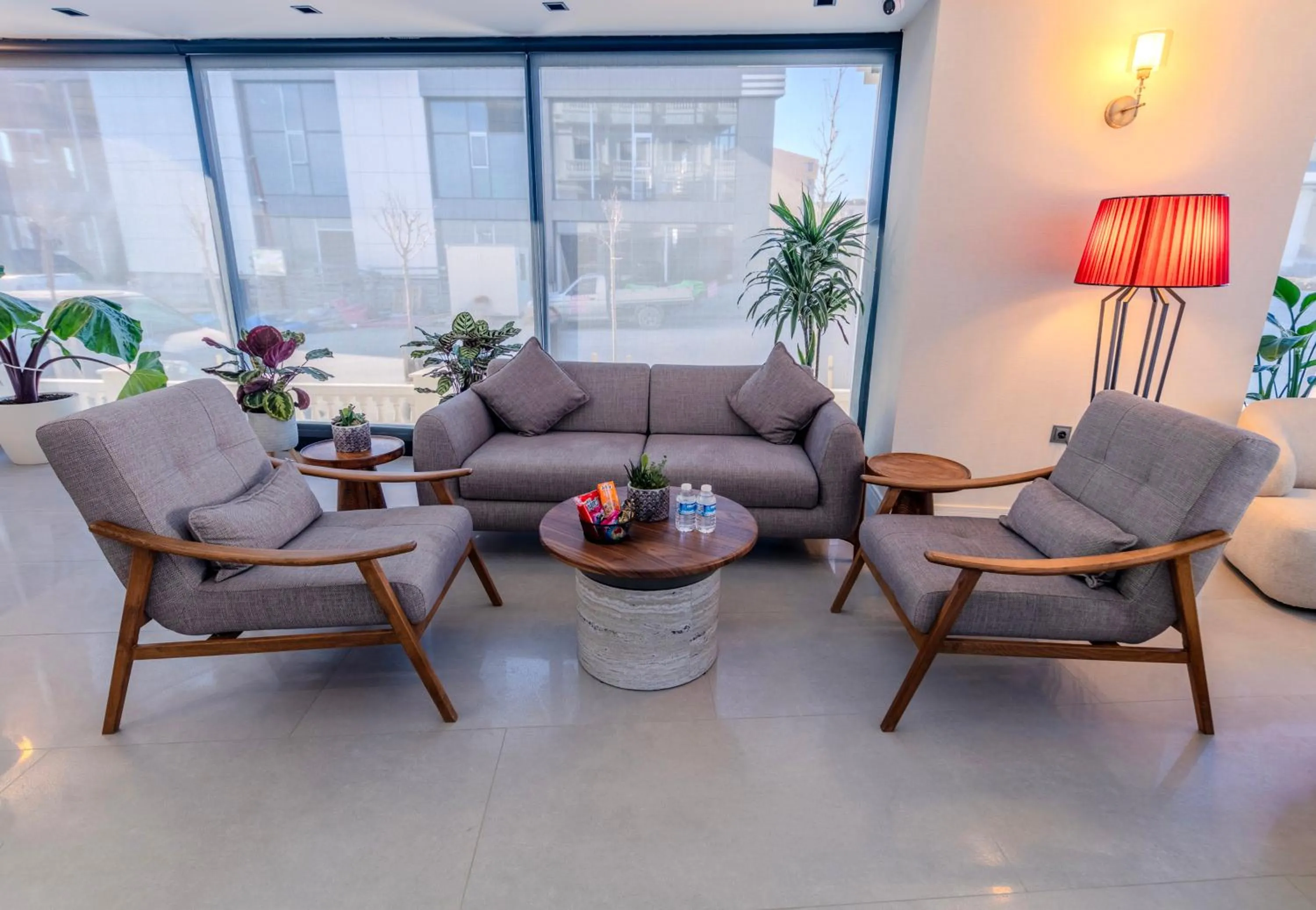 Living room in Nenessa Airport Hotel