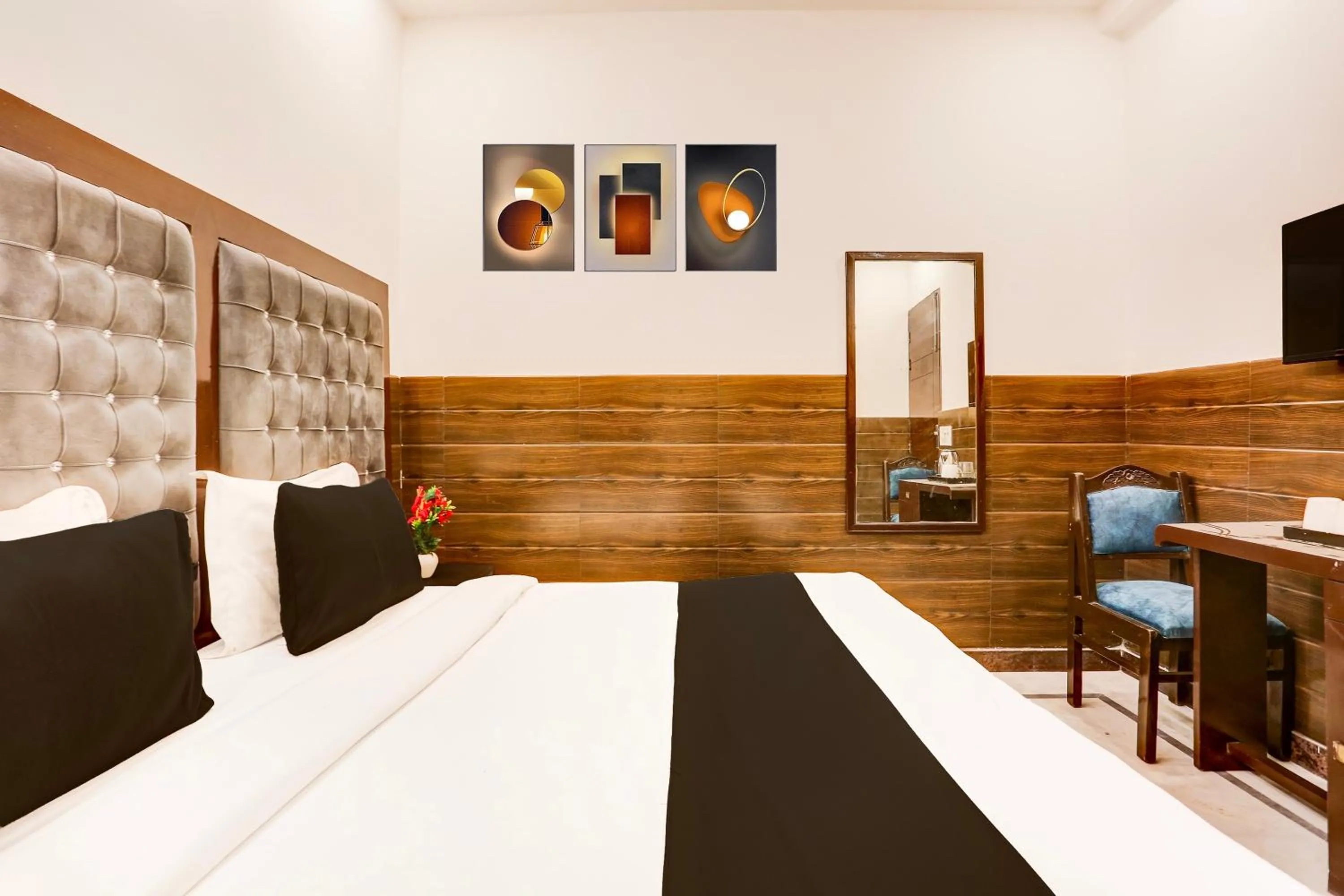 Bedroom, Bed in Super Collection O Mahipalpur Near Airport Formerly Jindal Palace