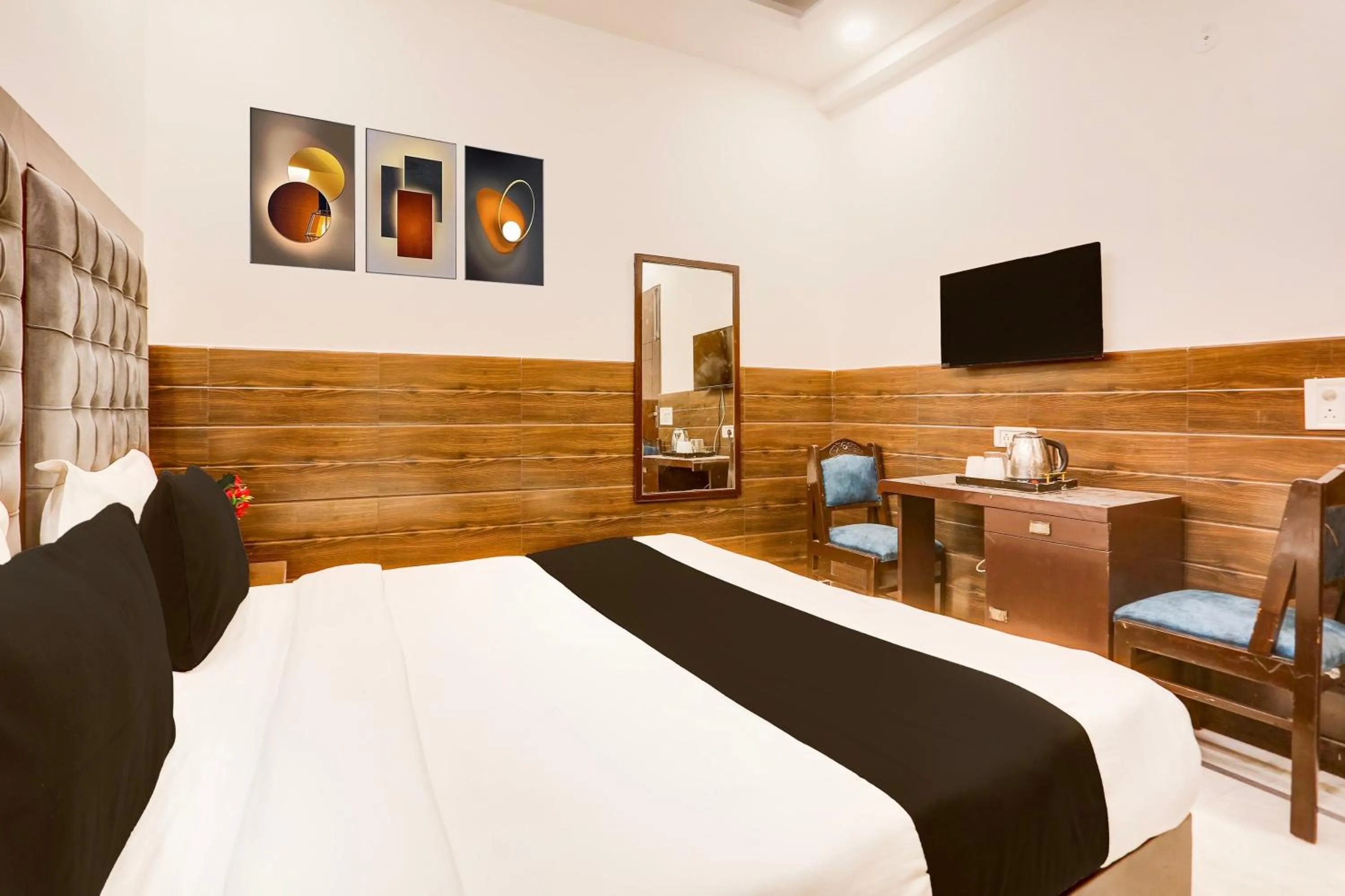 Bedroom, Bed in Super Collection O Mahipalpur Near Airport Formerly Jindal Palace