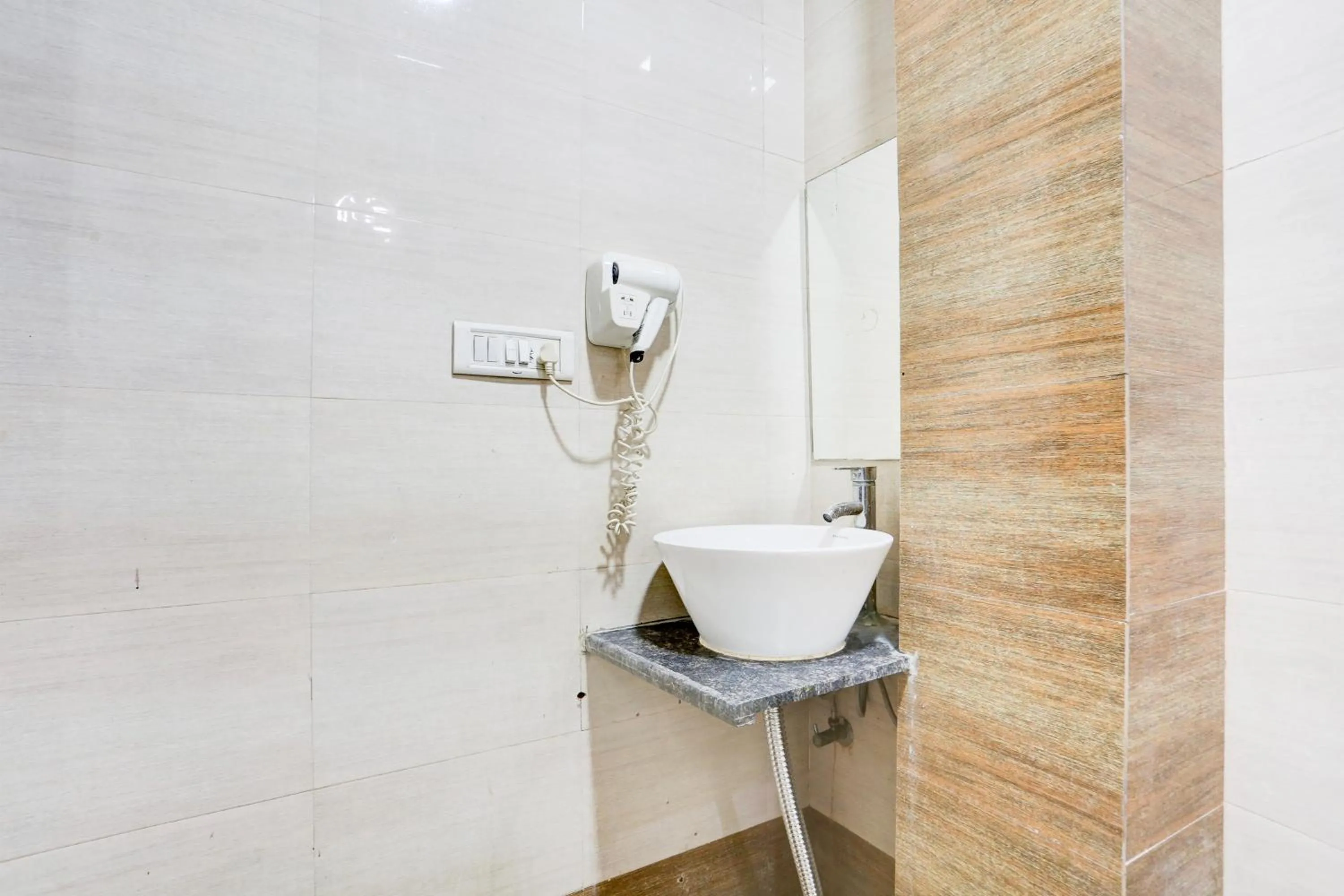 Bathroom in Super Collection O Mahipalpur Near Airport Formerly Jindal Palace