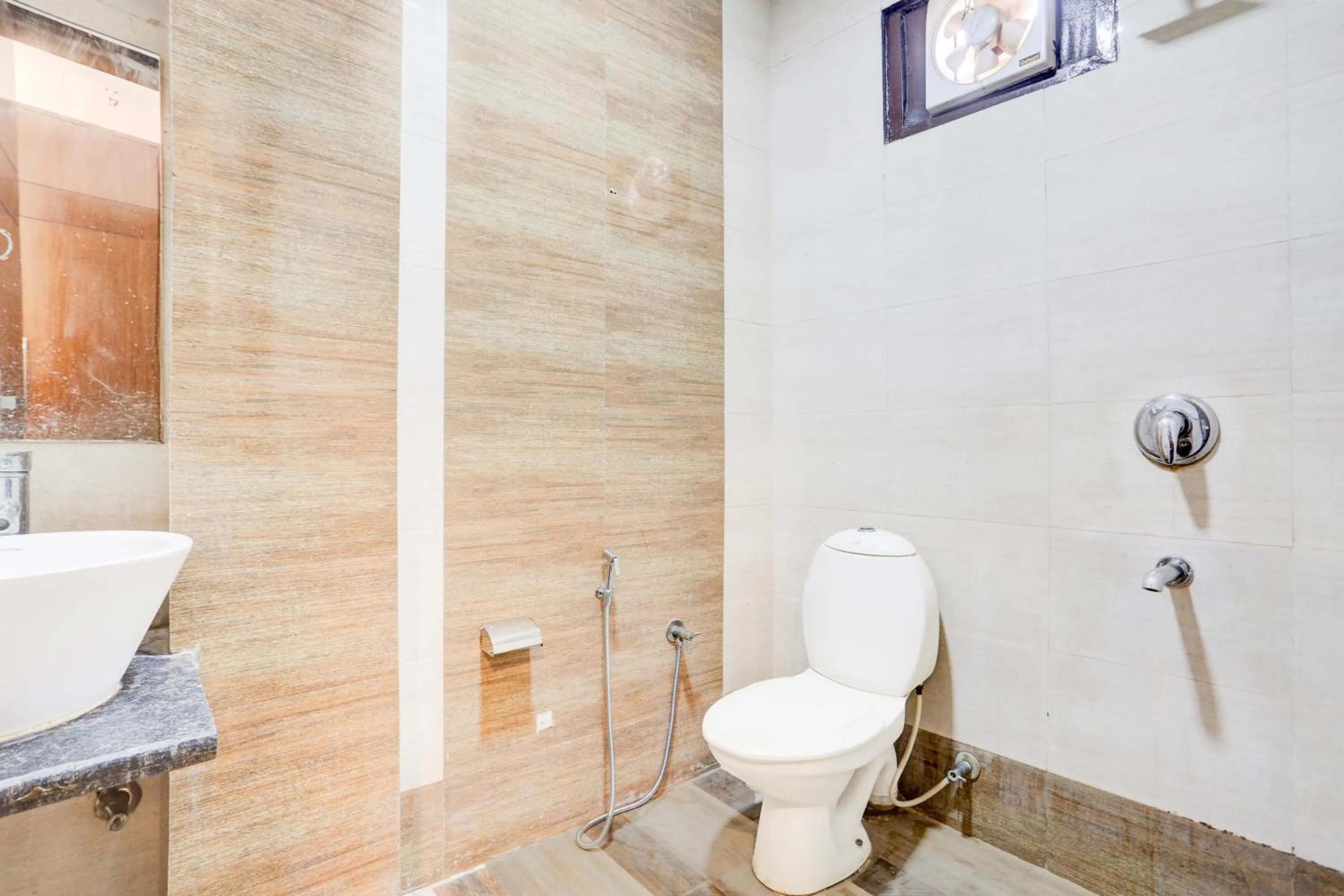 Bathroom in Super Collection O Mahipalpur Near Airport Formerly Jindal Palace