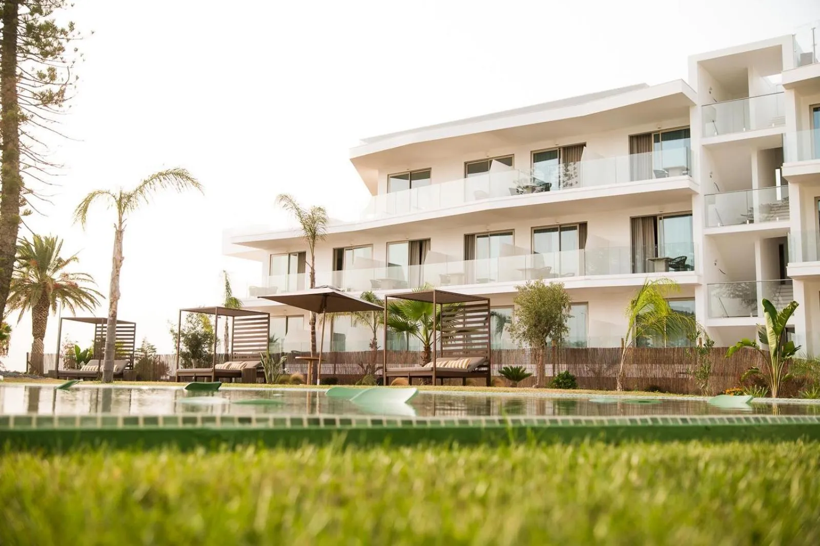 Swimming pool in Castelo Suites Hotel