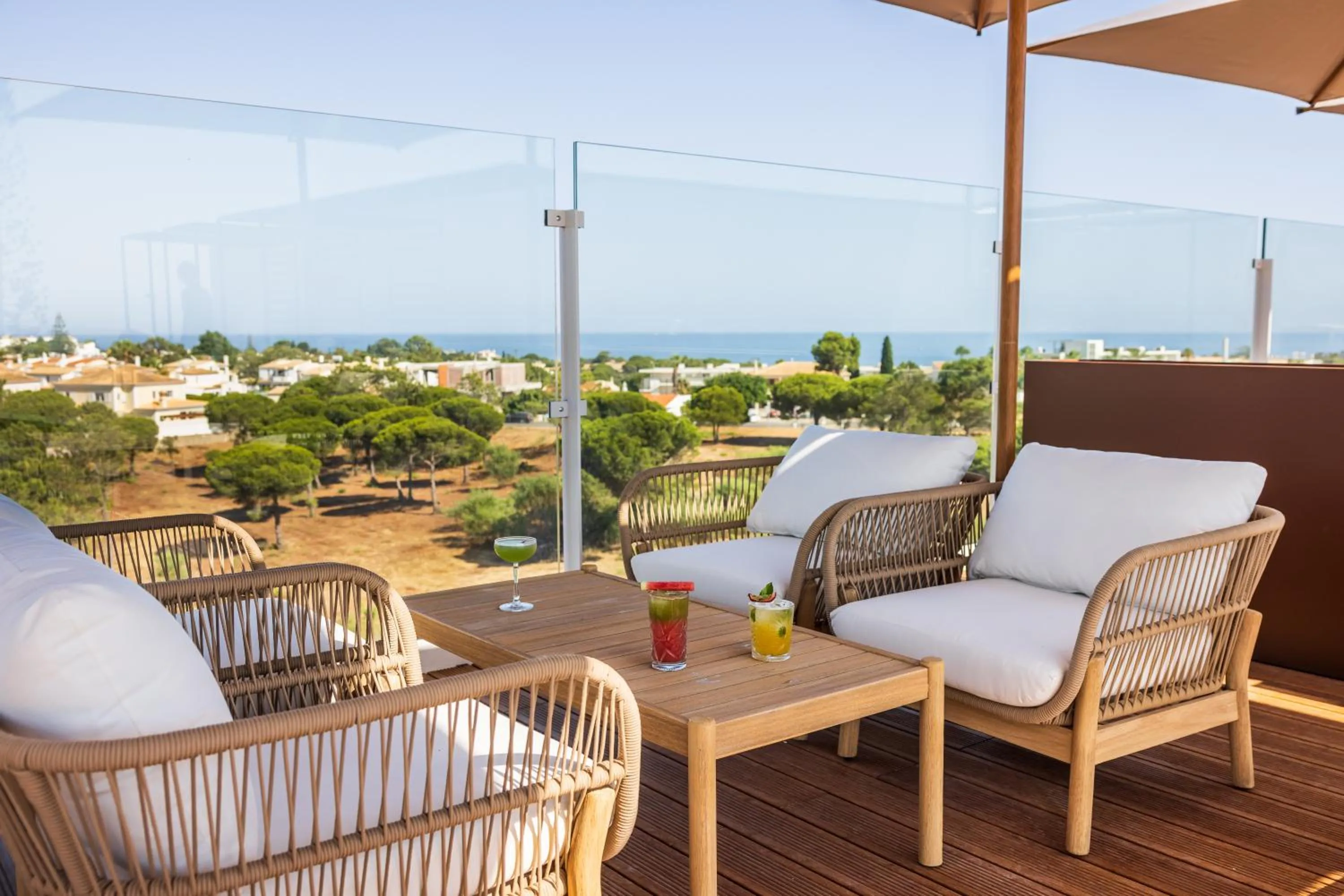 Property building in Castelo Suites Hotel