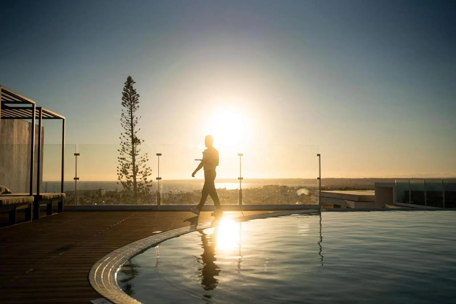 Swimming pool in Castelo Suites Hotel