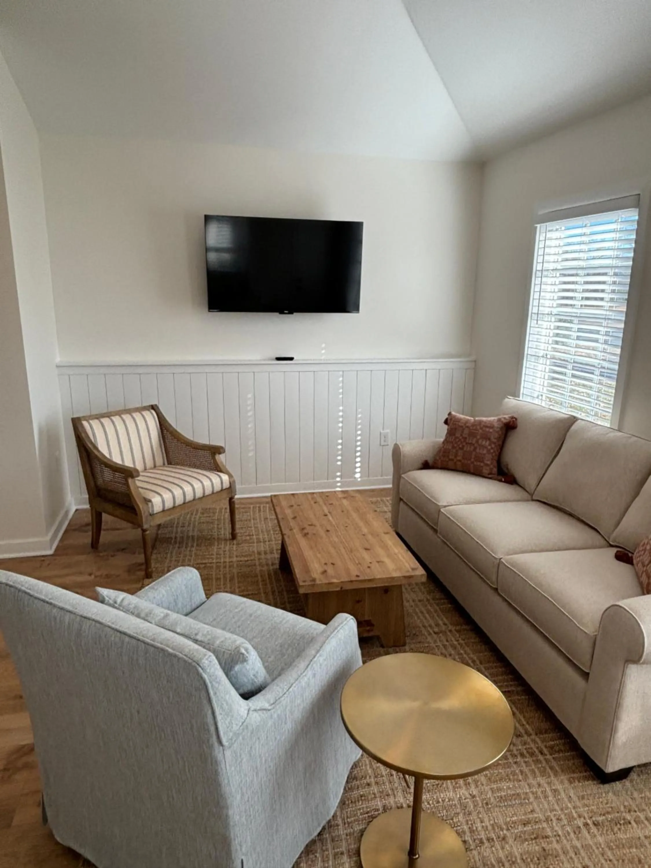 Living room in Rochambeau Roadside Inn