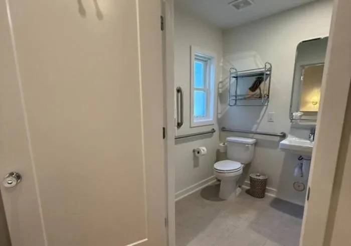 Toilet in Rochambeau Roadside Inn