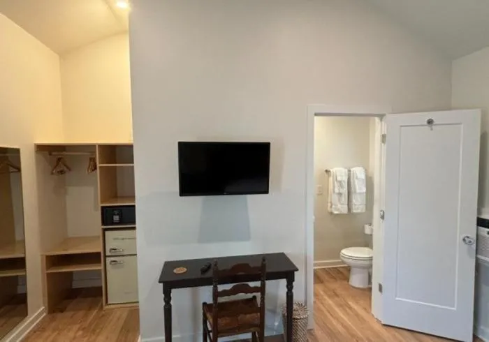 TV and multimedia in Rochambeau Roadside Inn