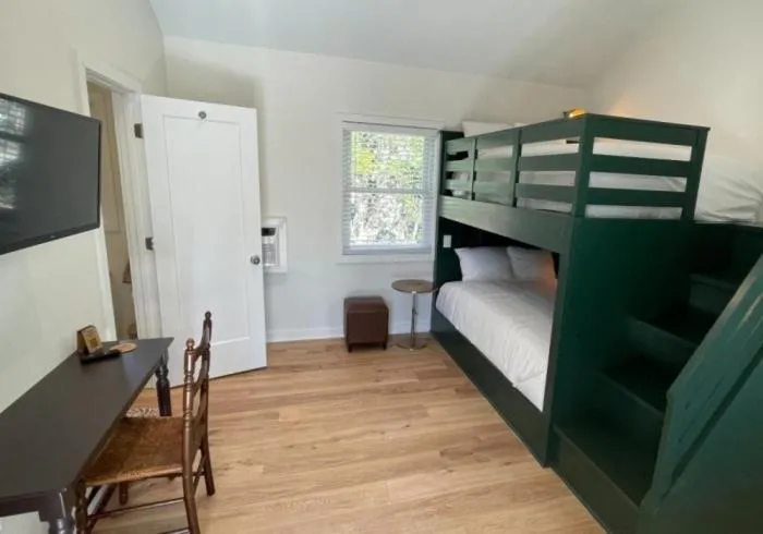 Photo of the whole room, Bed in Rochambeau Roadside Inn