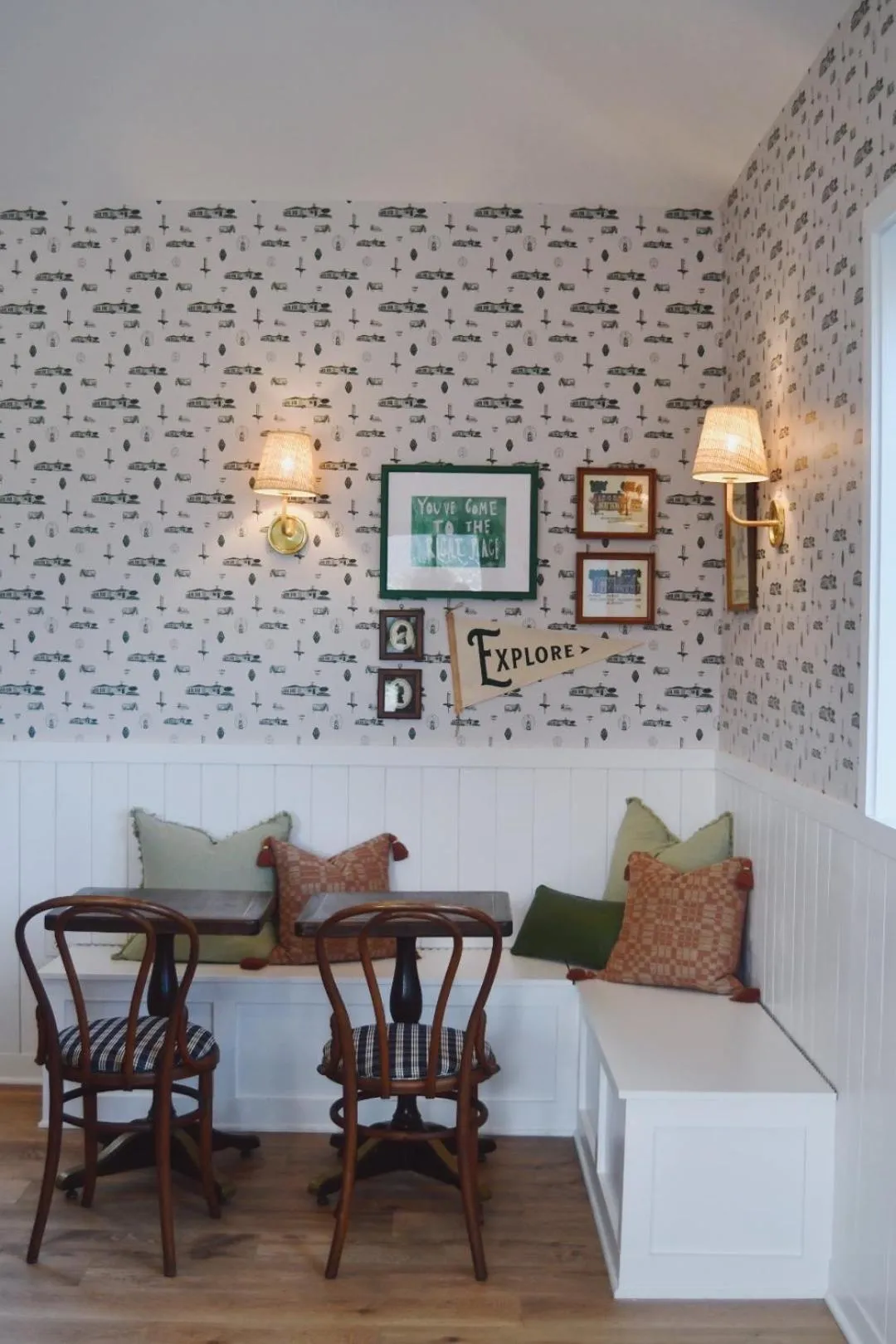 Living room in Rochambeau Roadside Inn
