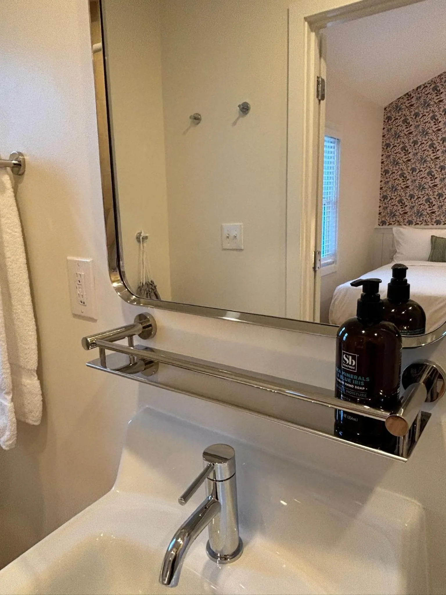 Bathroom in Rochambeau Roadside Inn