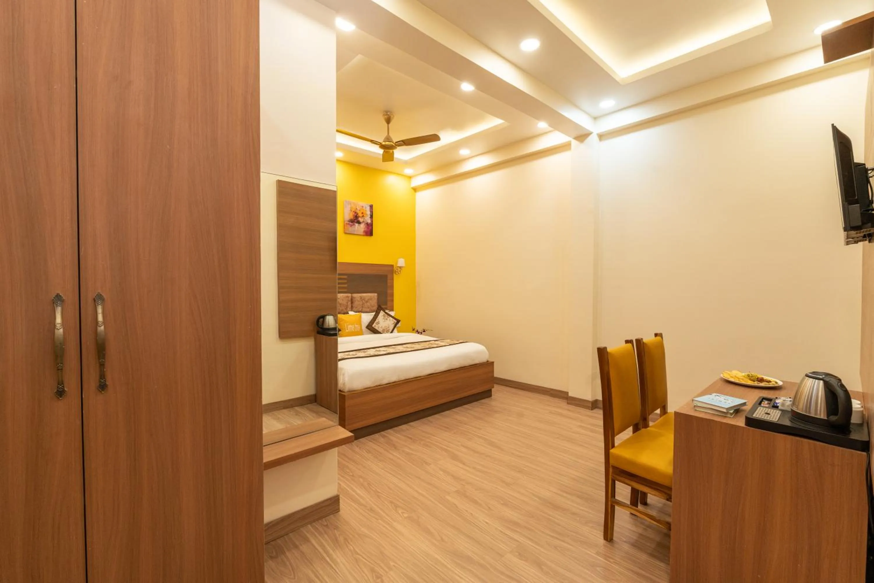 Bed in Lime Tree Hotel & One Bed Room Serviced Apartment Nearby Noida Sector 50 Metro & Medanta Hospital with Party Venue