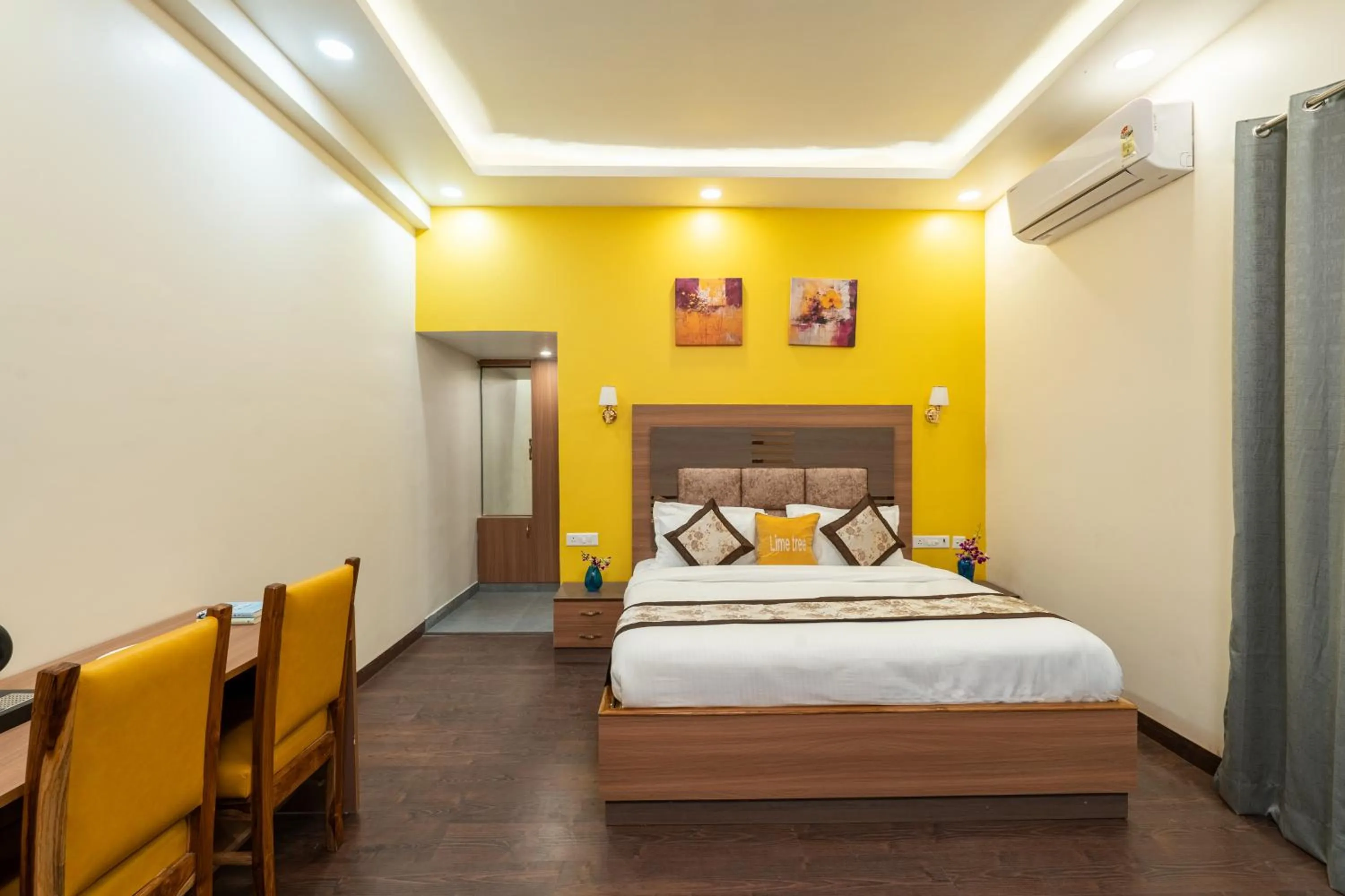 Bed in Lime Tree Hotel & One Bed Room Serviced Apartment Nearby Noida Sector 50 Metro & Medanta Hospital with Party Venue