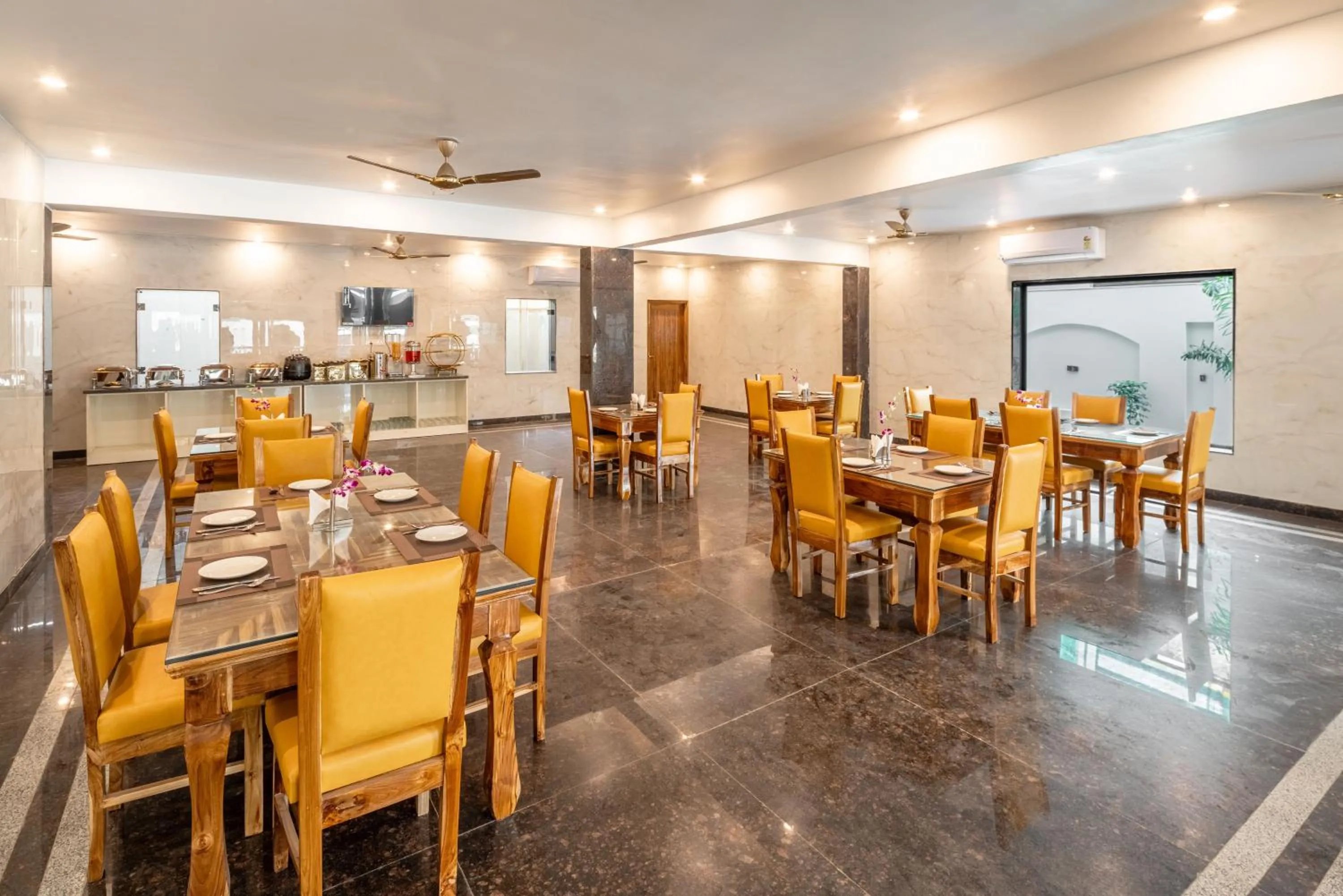 Restaurant/places to eat in Lime Tree Hotel & One Bed Room Serviced Apartment Nearby Noida Sector 50 Metro & Medanta Hospital with Party Venue