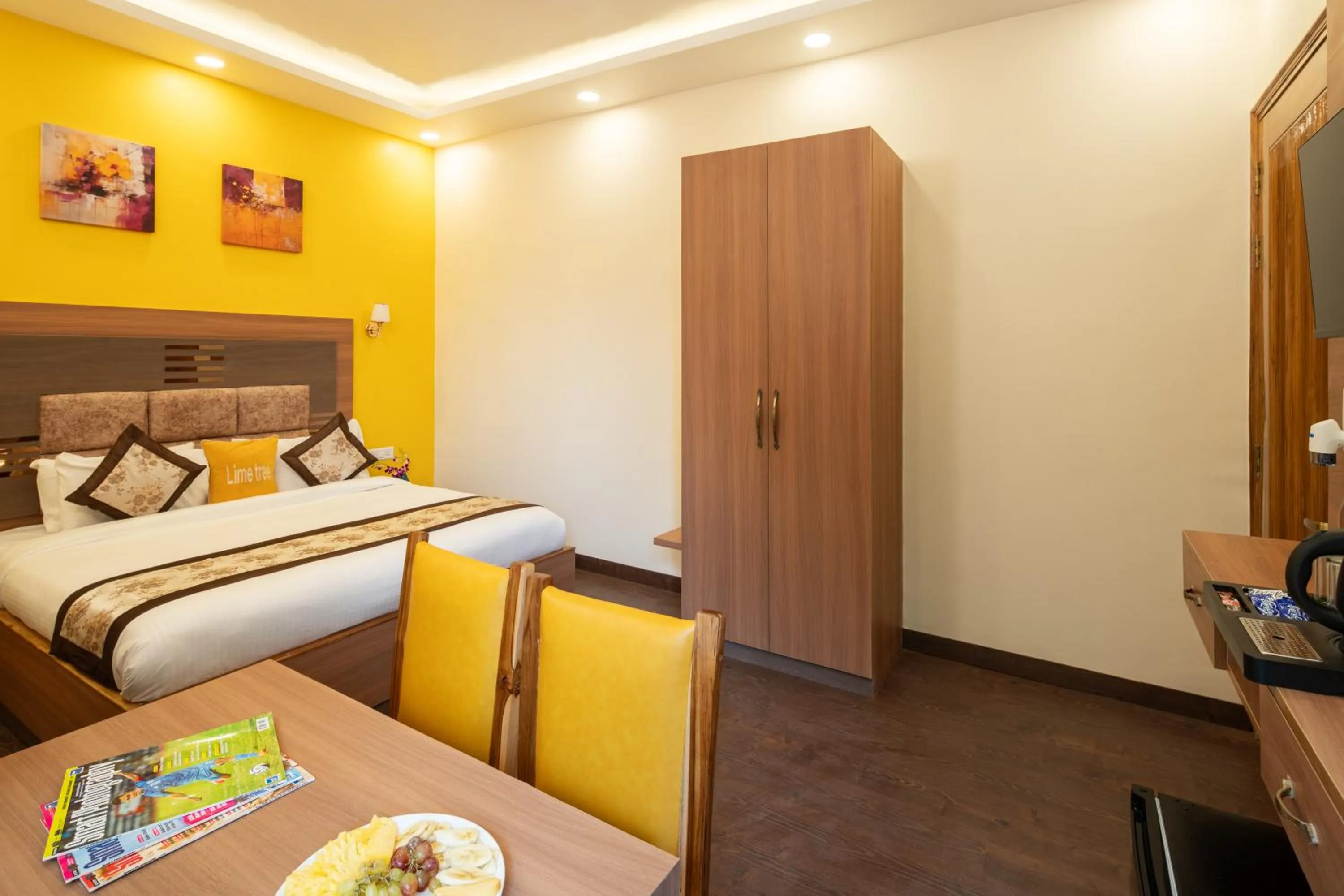 Bed in Lime Tree Hotel & One Bed Room Serviced Apartment Nearby Noida Sector 50 Metro & Medanta Hospital with Party Venue