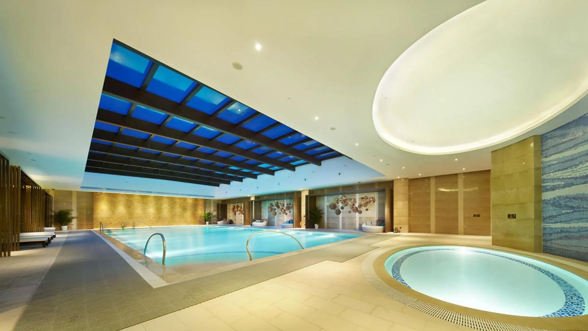 Swimming pool in Crowne Plaza Guangzhou Zengcheng, an IHG Hotel