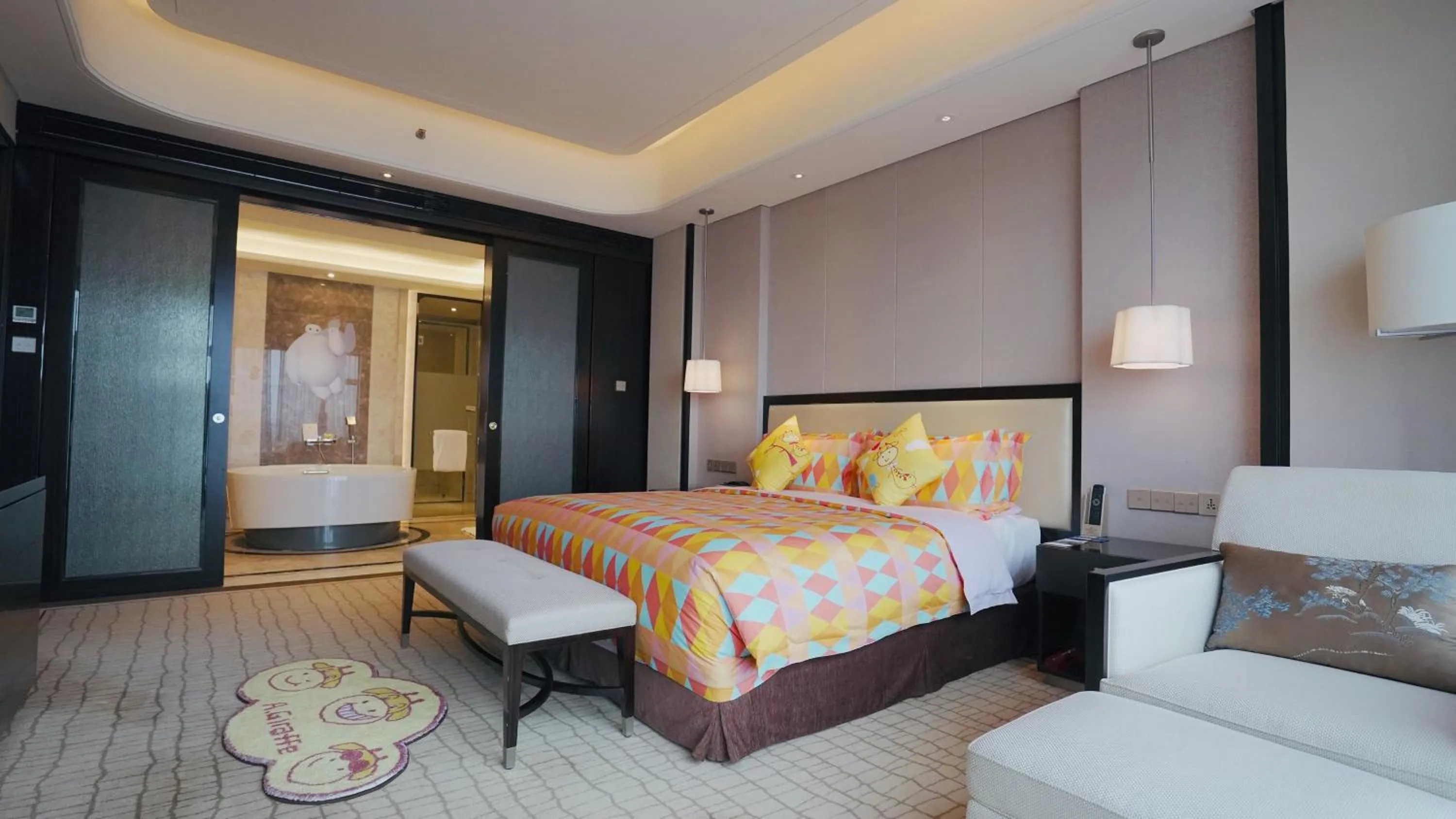 Photo of the whole room, Bed in Crowne Plaza Guangzhou Zengcheng, an IHG Hotel