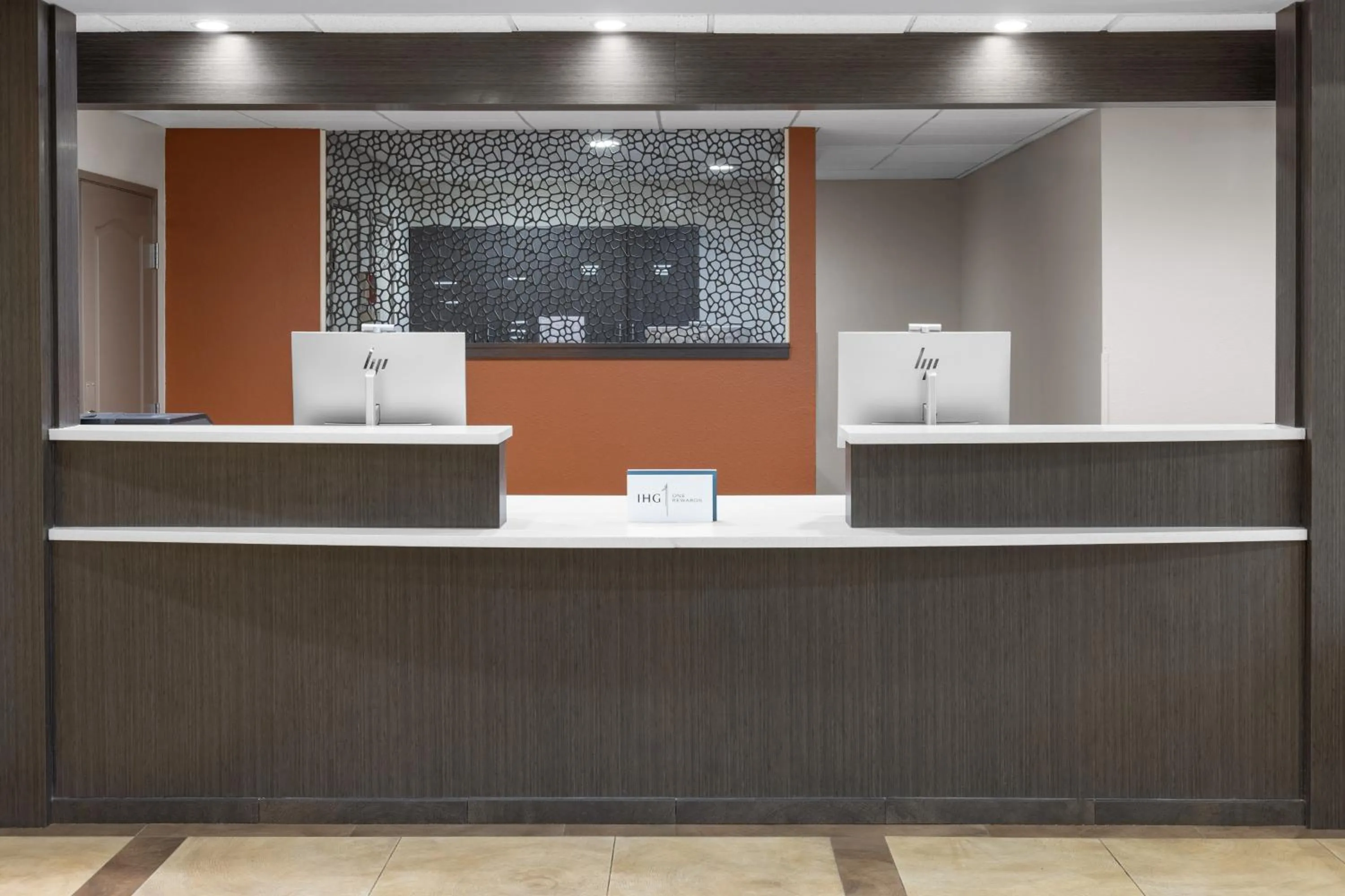 On-site shops in Candlewood Suites Fort Campbell - Oak Grove by IHG