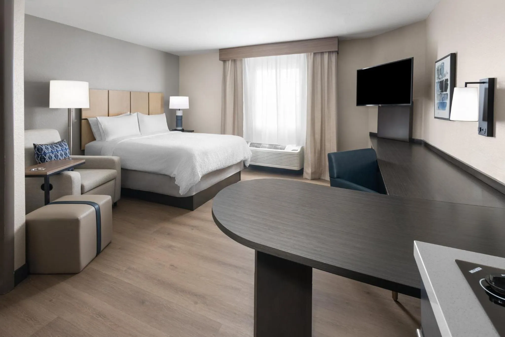 Photo of the whole room, Bed in Candlewood Suites Fort Campbell - Oak Grove by IHG