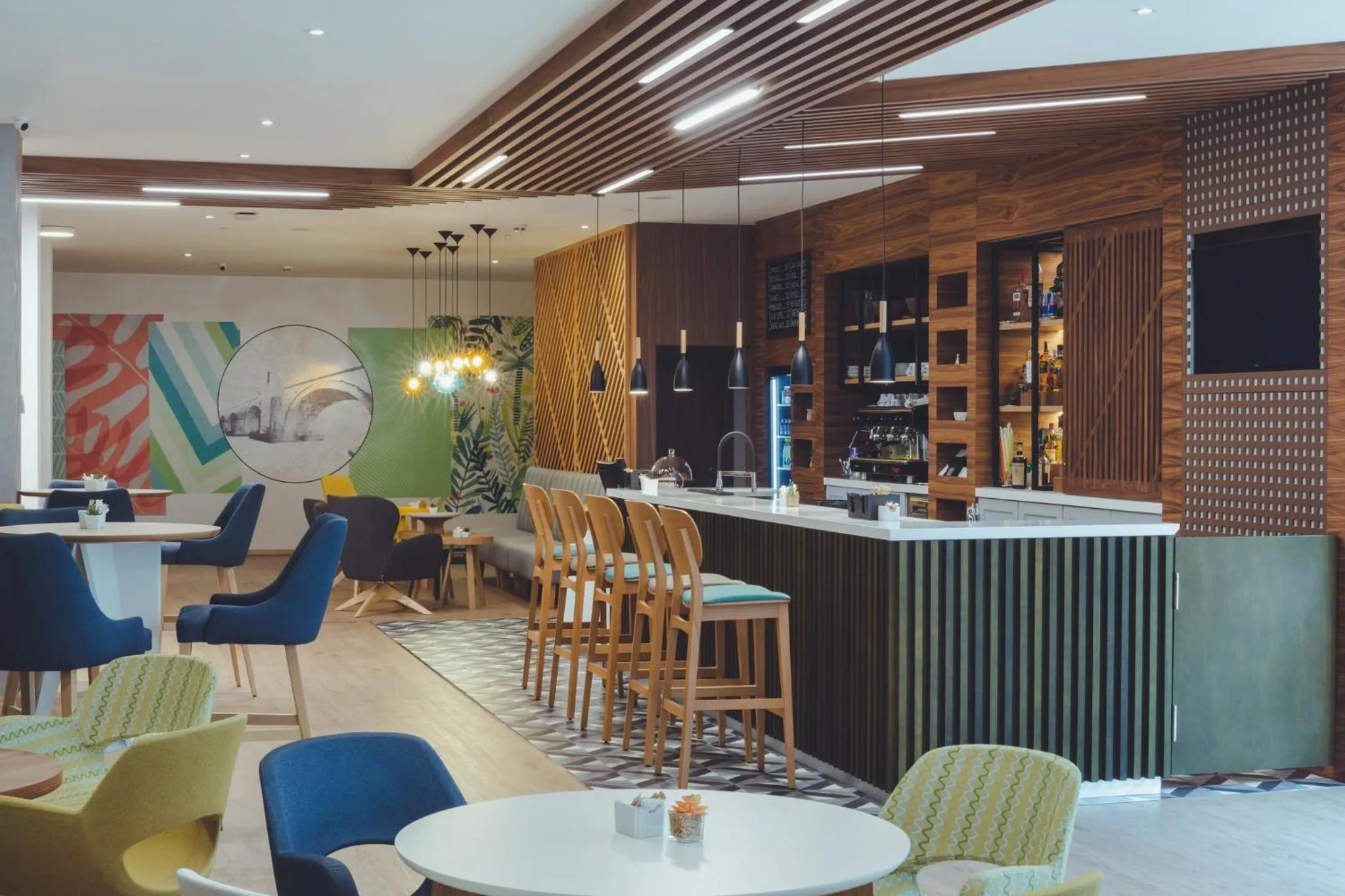 Lounge or bar in Holiday Inn Skopje by IHG