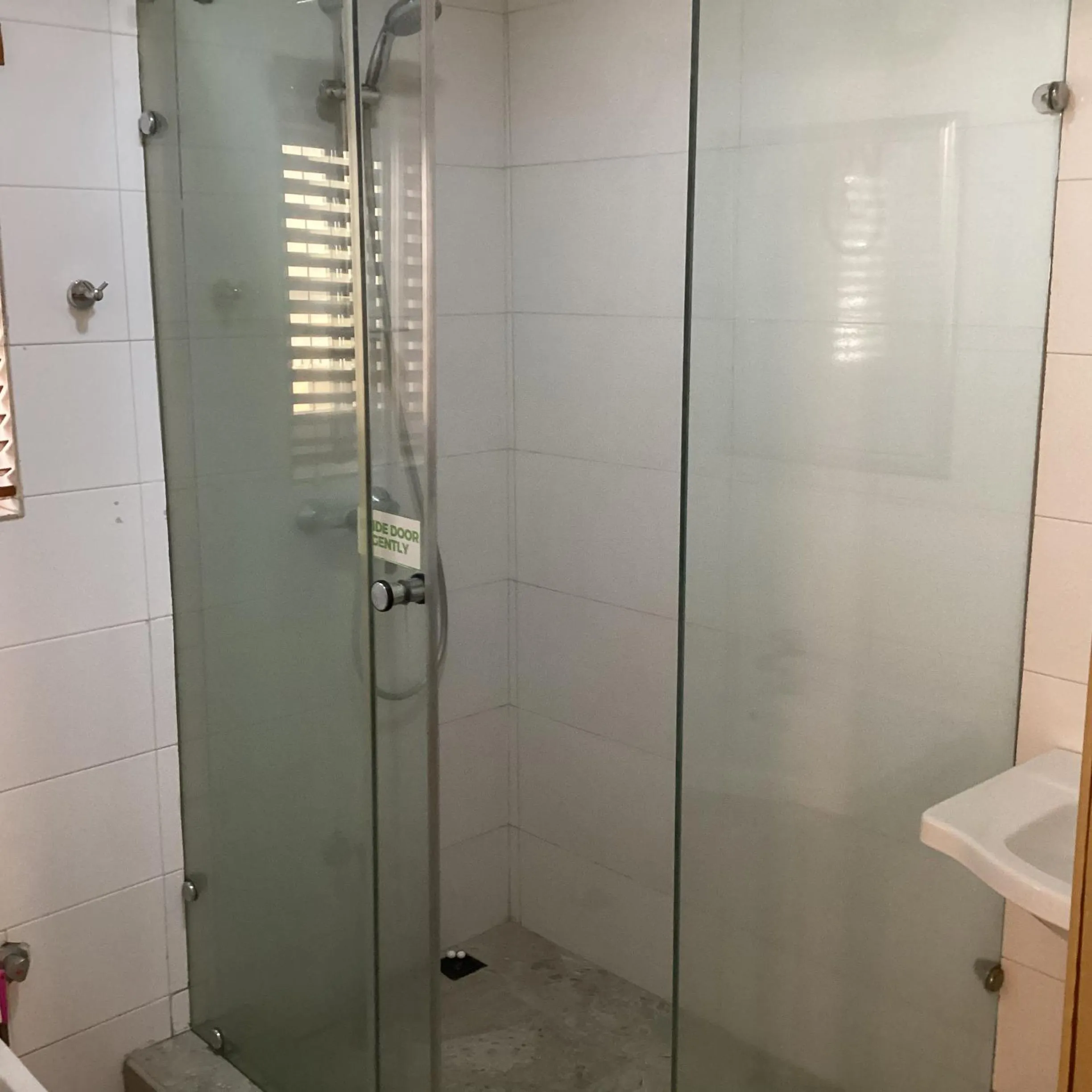 Shower in Adis Hotels Ibadan