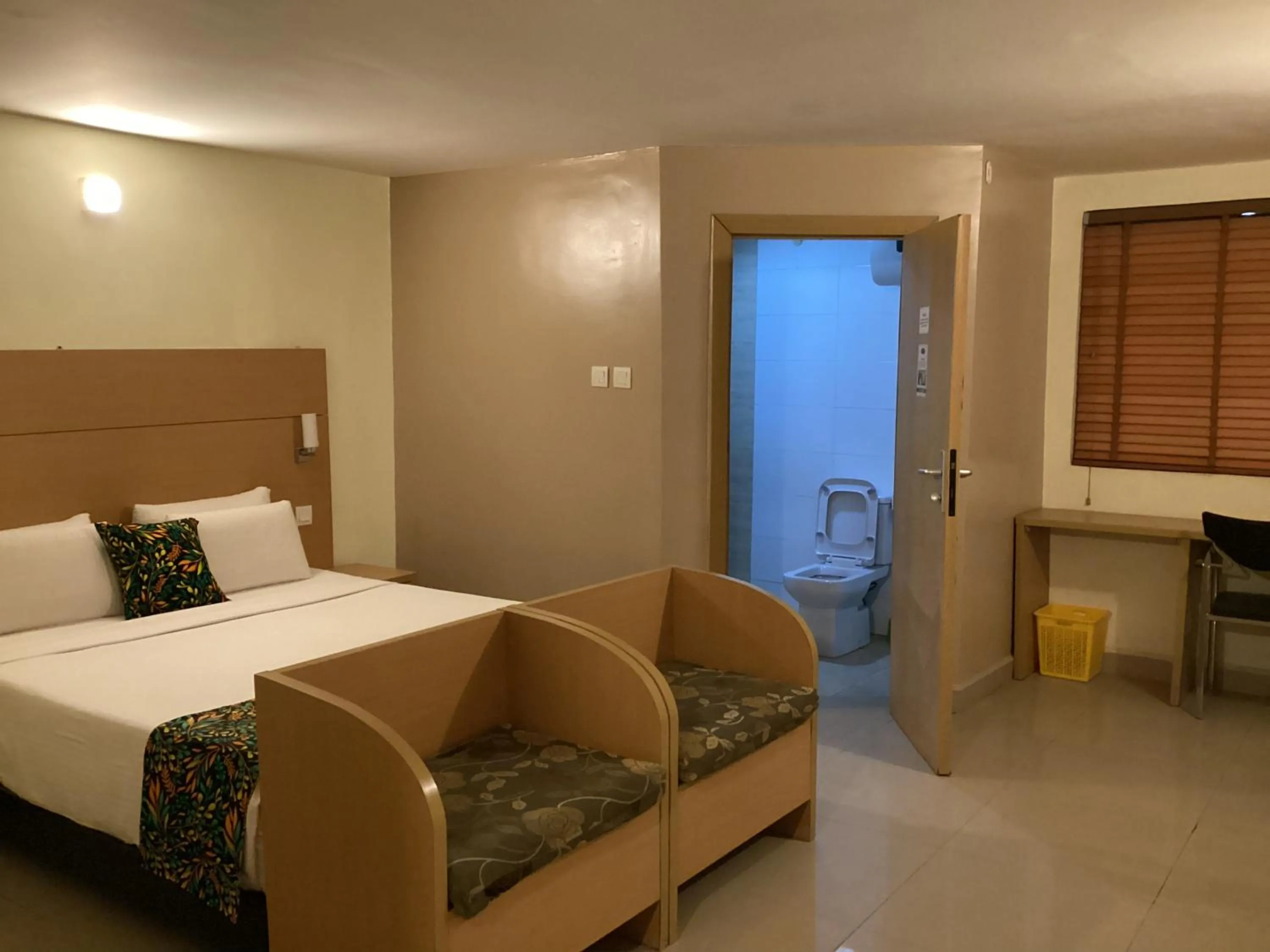 Toilet in Adis Hotels Ibadan