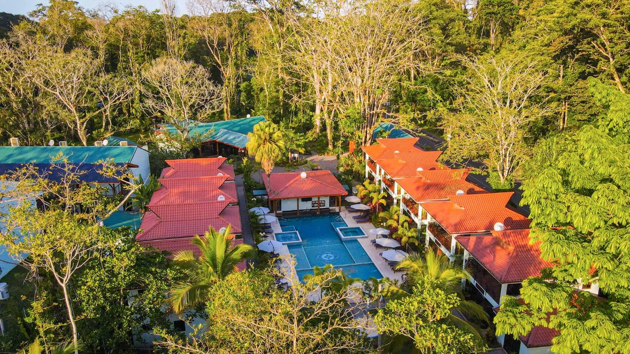 Bird's eye view in Bungalows Beachfront Hotel