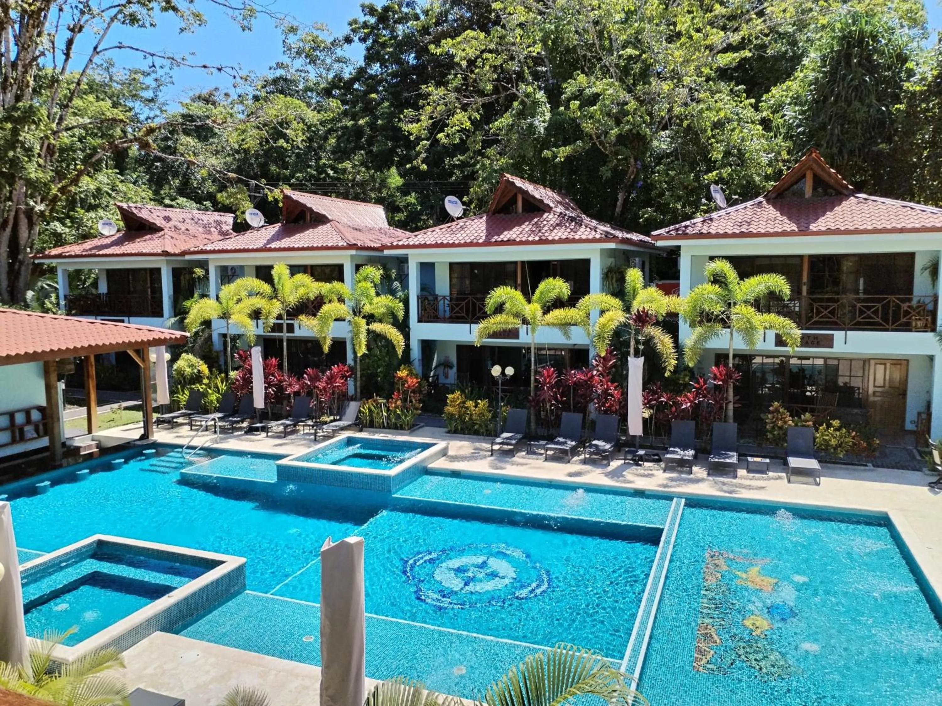 Property building in Bungalows Beachfront Hotel