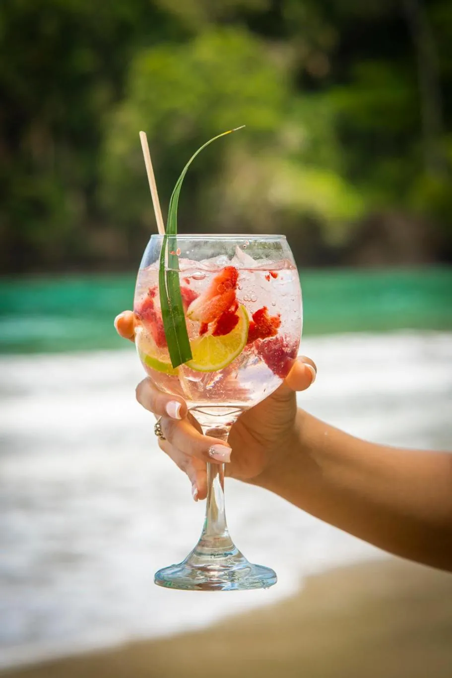 Restaurant/places to eat in Bungalows Beachfront Hotel