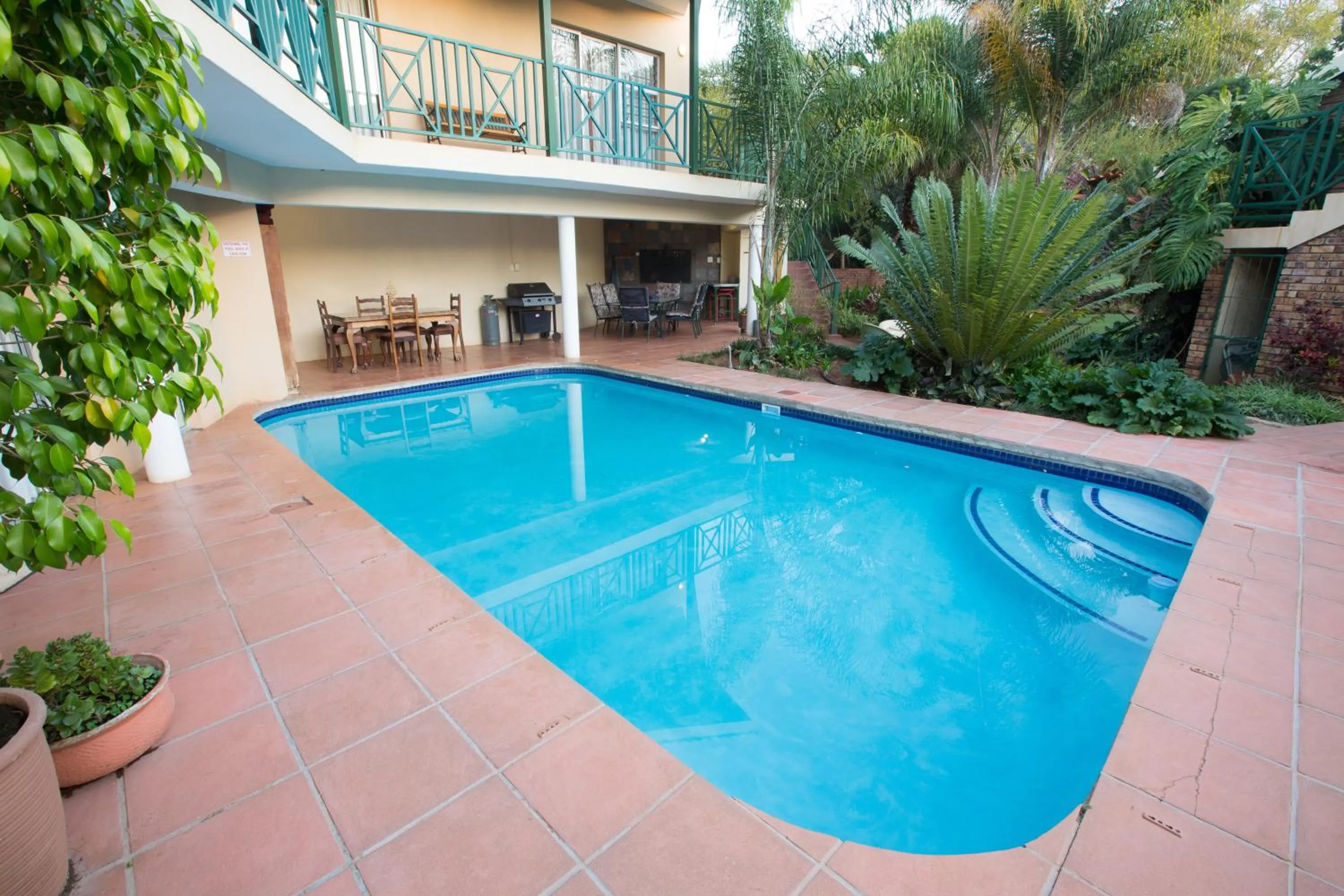 Swimming pool in Loerie Guesthouse