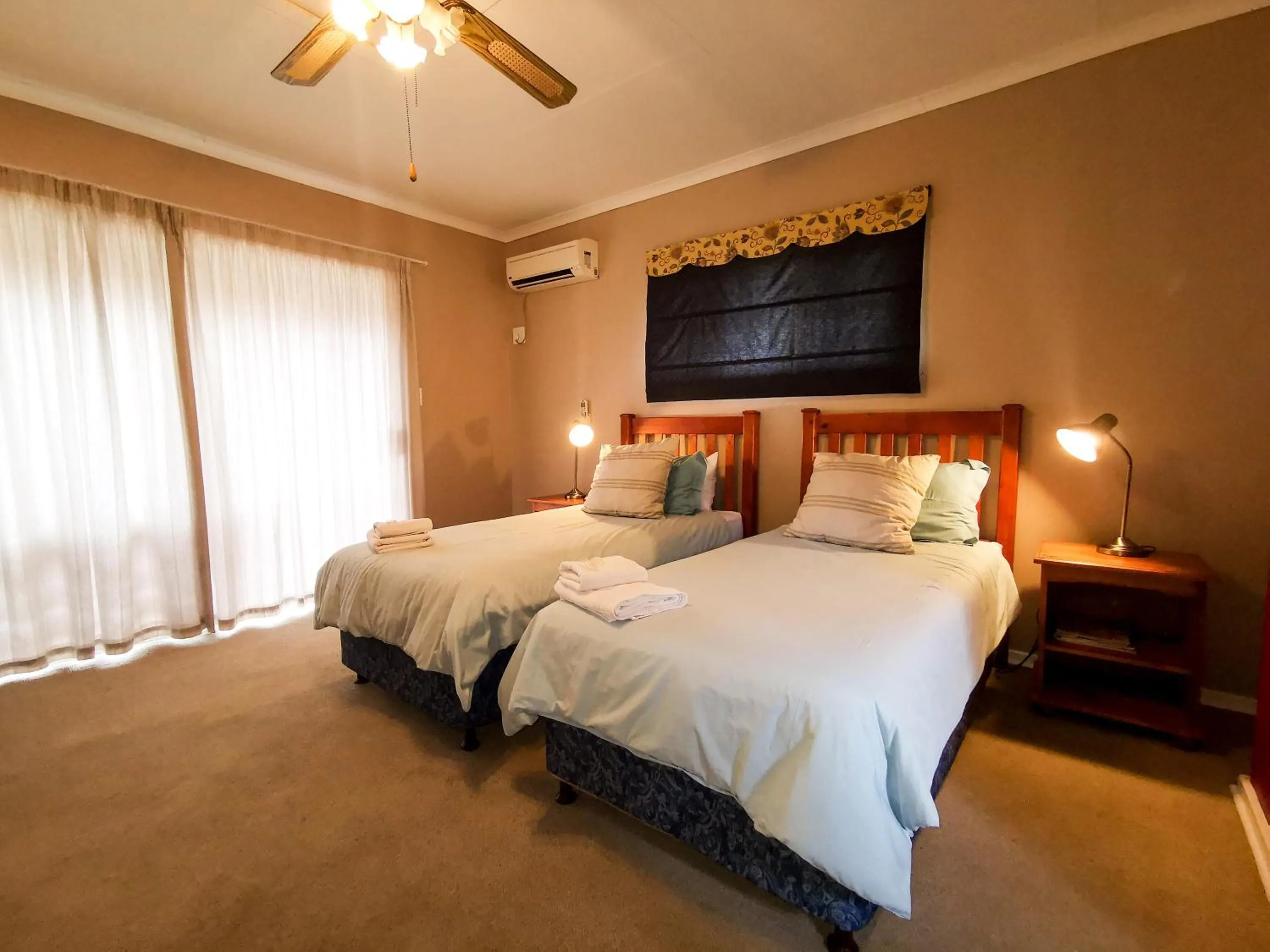 Bedroom, Bed in Loerie Guesthouse