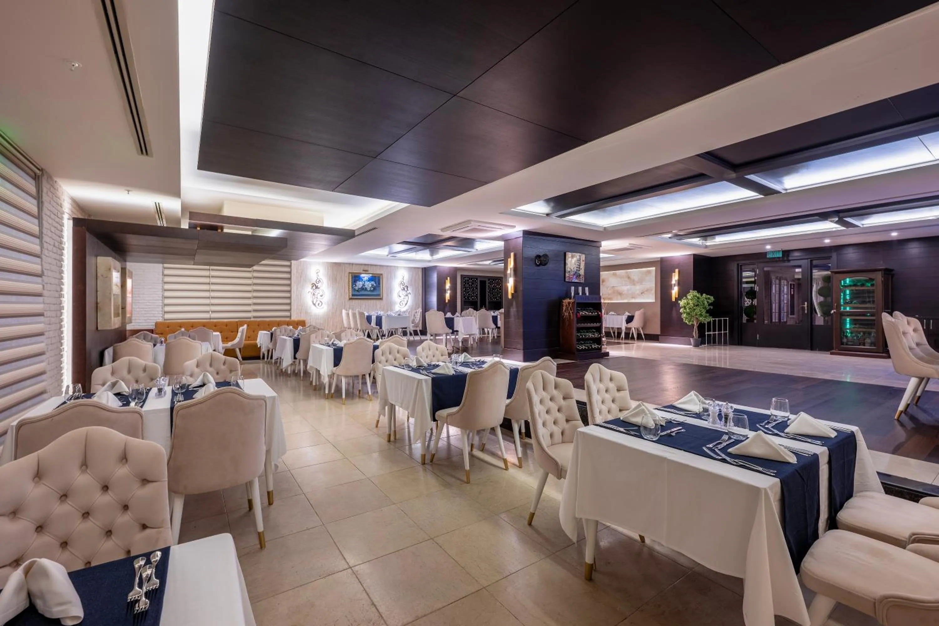 Restaurant/places to eat in Porto Bello Hotel Resort & Spa