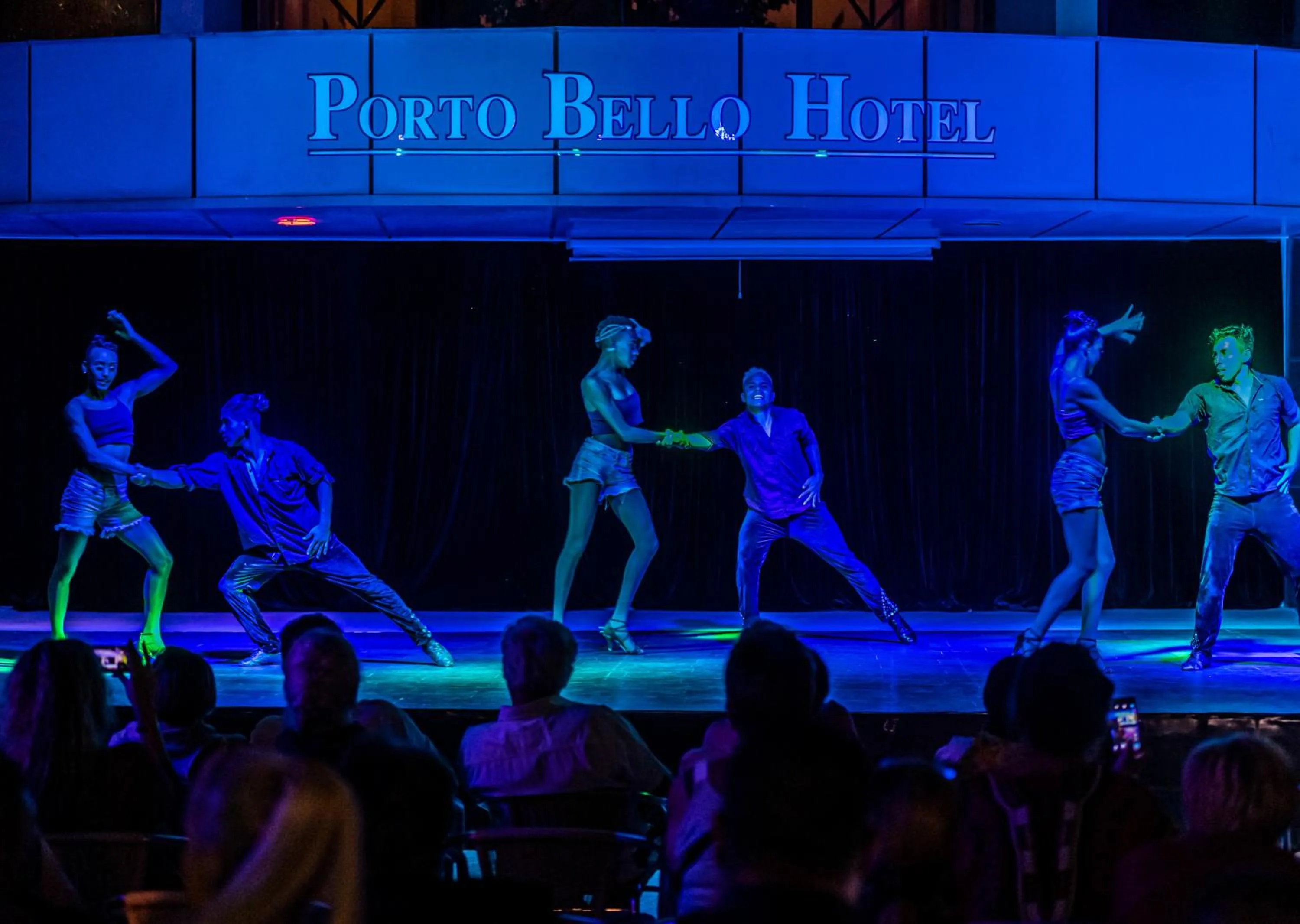 Evening entertainment in Porto Bello Hotel Resort & Spa