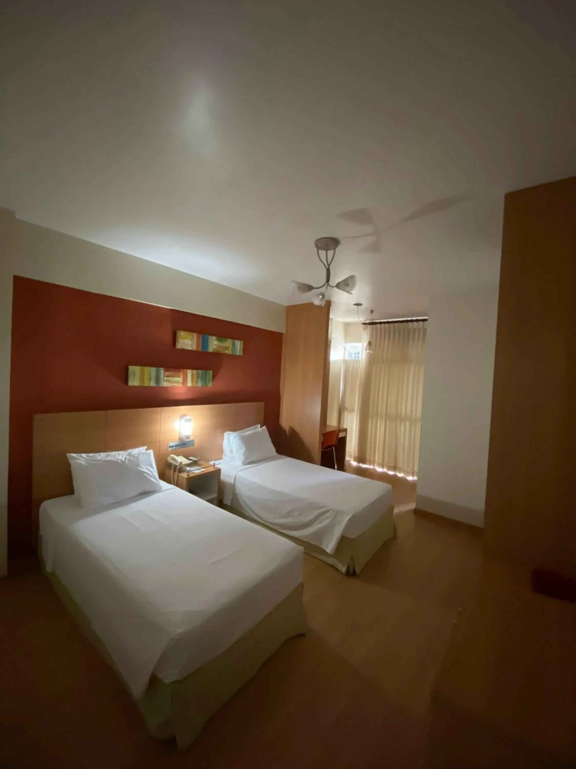 Twin Room with Balcony in Líber Hotel Nova Serrana - Conforto na Rota da BR-262 Twin Room with Balcony in Líber Hotel Nova Serrana - Conforto na Rota da BR-262