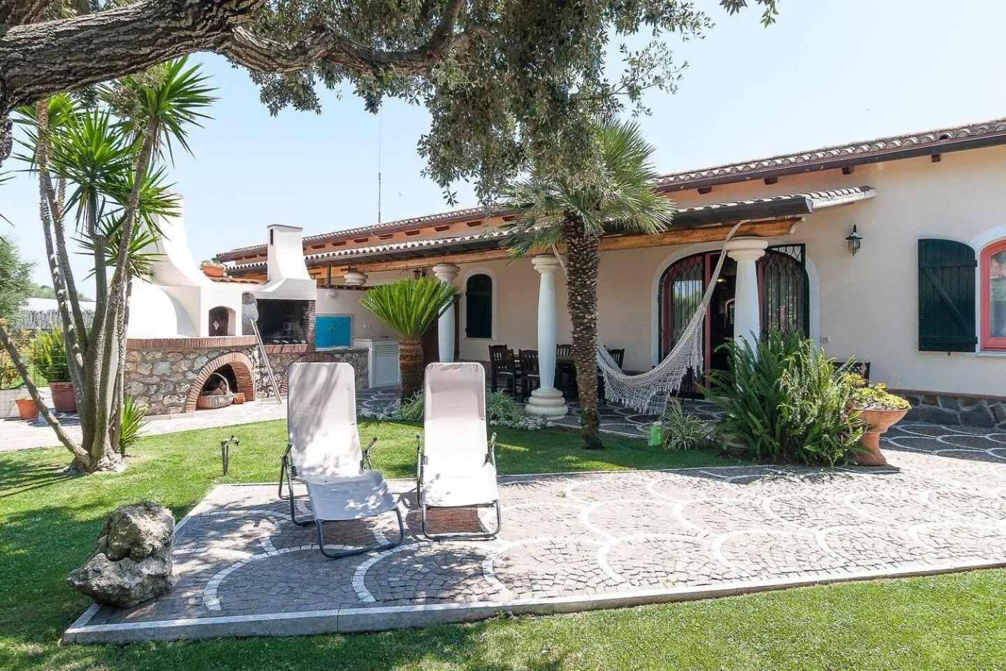 Property building in Villa LA CESA & Villino LA CASETTA Holiday Houses CON JACUZZI