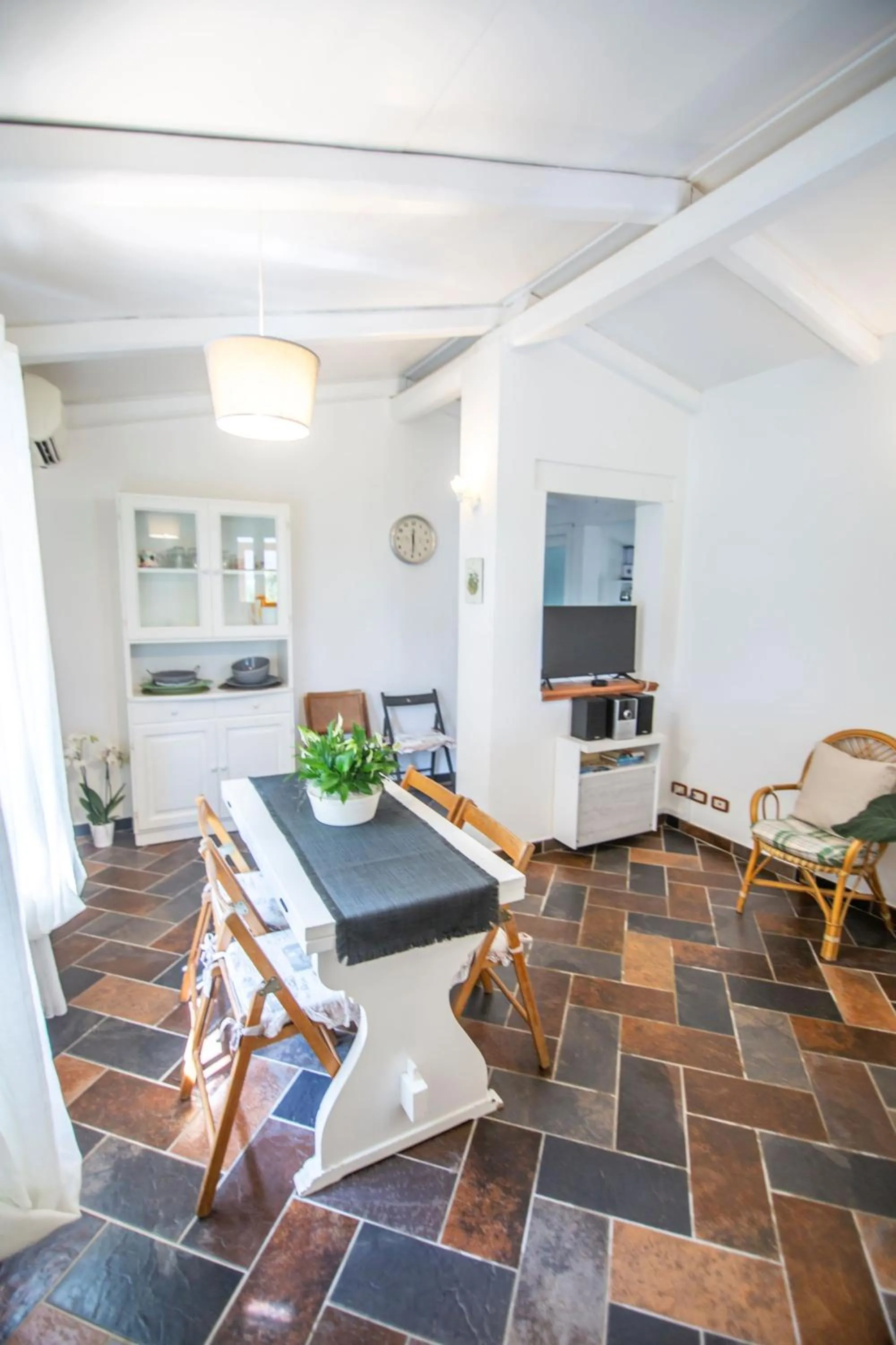 TV and multimedia in Villa LA CESA & Villino LA CASETTA Holiday Houses CON JACUZZI