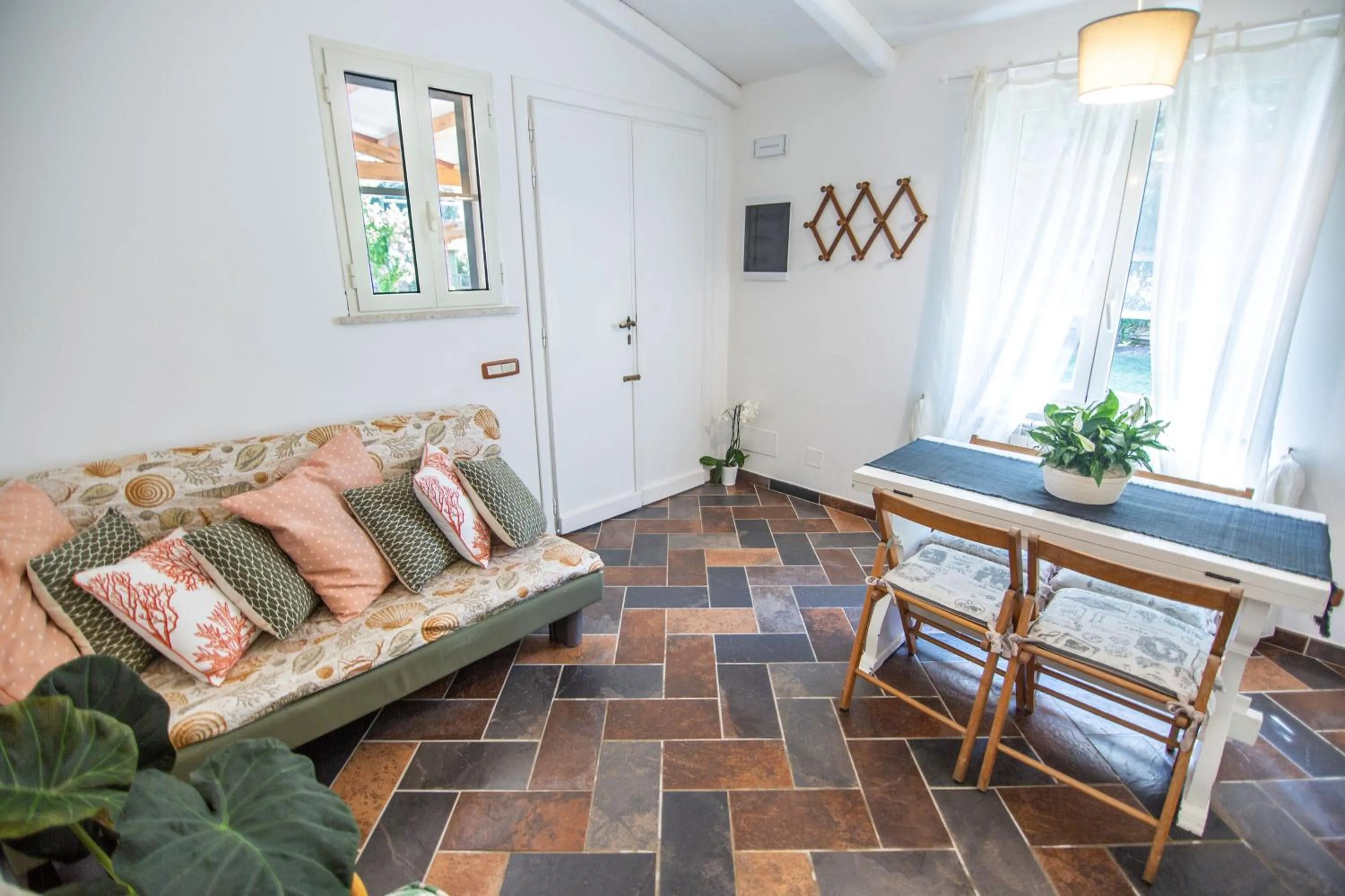 TV and multimedia in Villa LA CESA & Villino LA CASETTA Holiday Houses CON JACUZZI