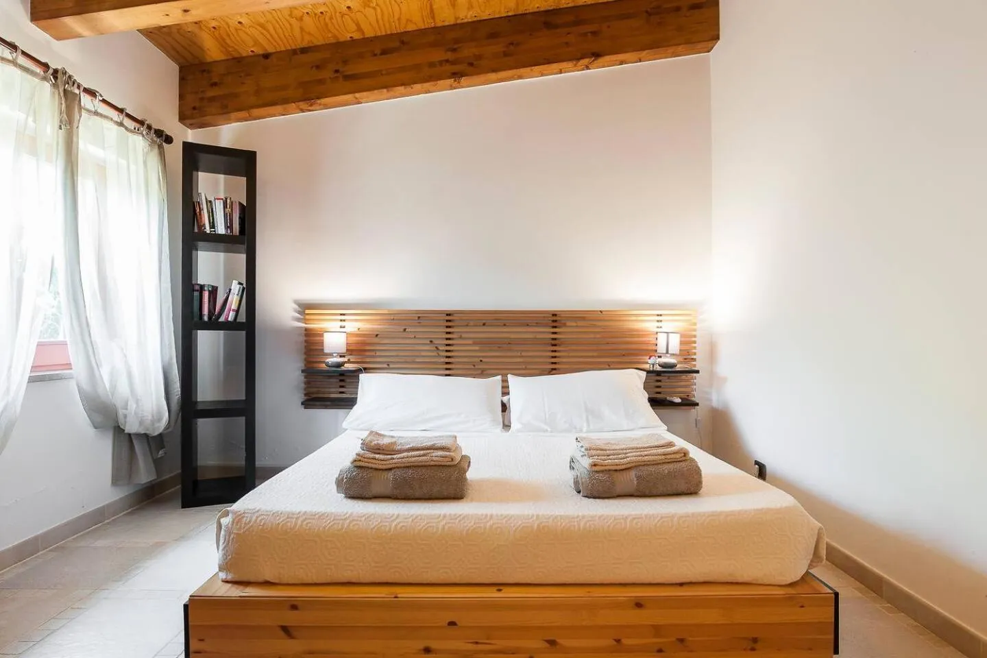 Bed in Villa LA CESA & Villino LA CASETTA Holiday Houses CON JACUZZI
