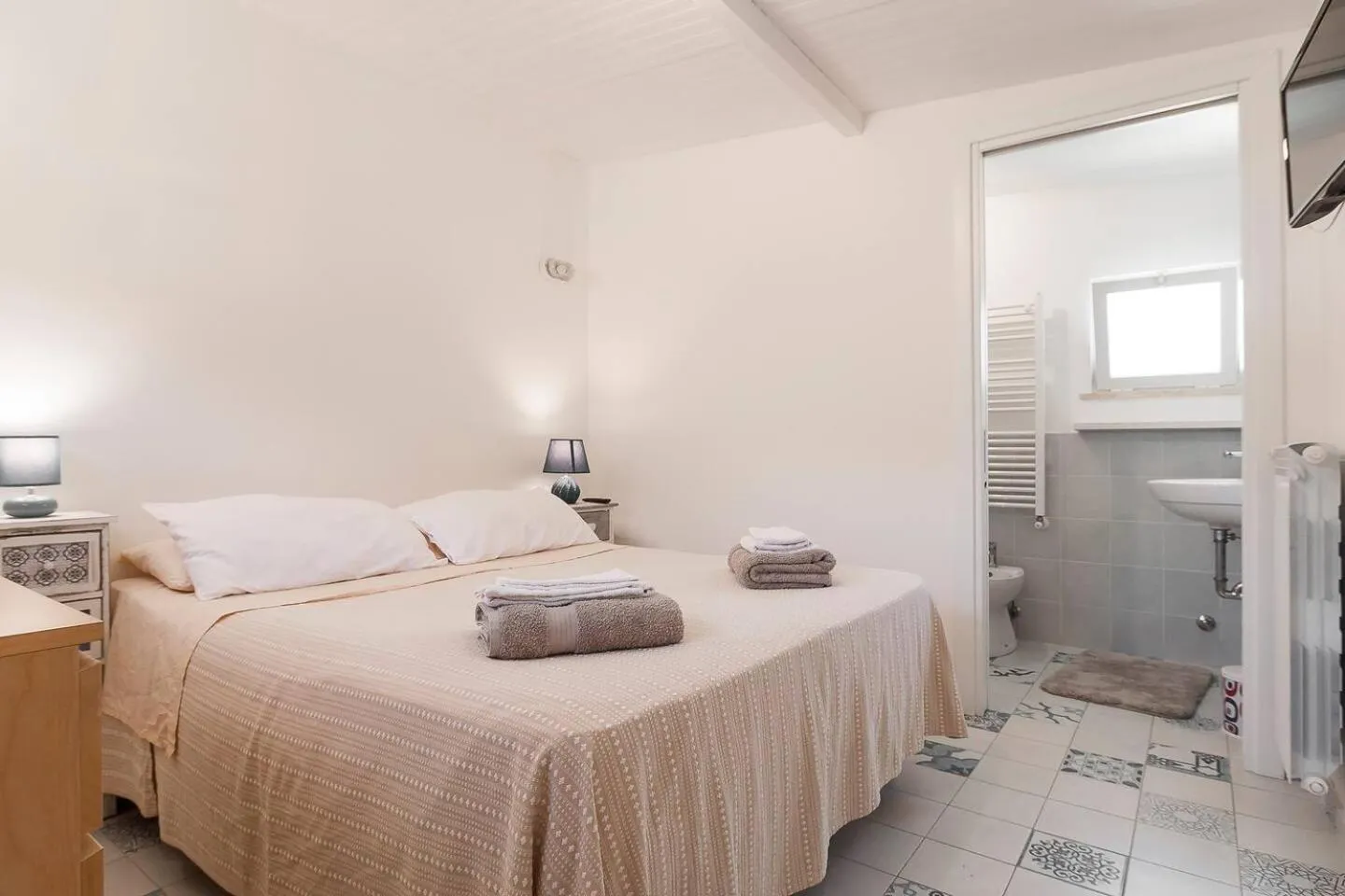 Bedroom, Bed in Villa LA CESA & Villino LA CASETTA Holiday Houses CON JACUZZI