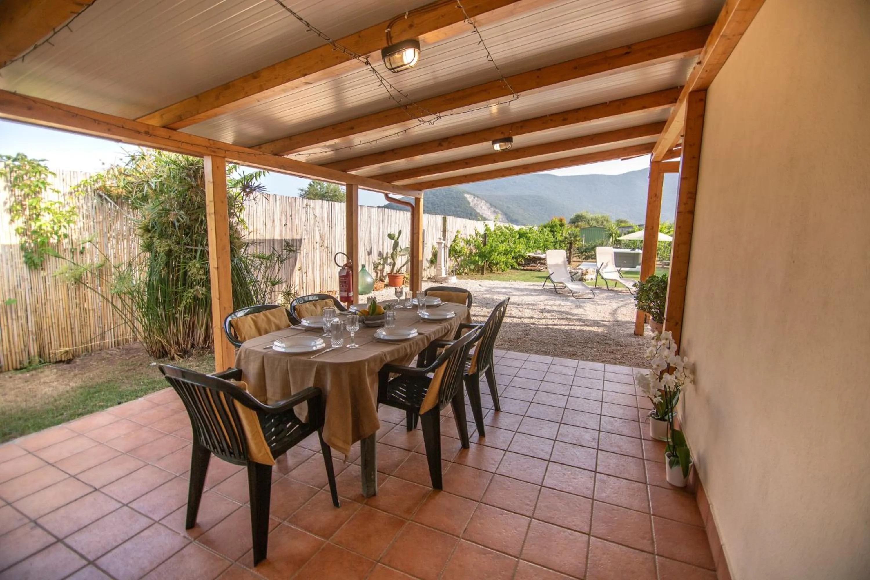 Patio in Villa LA CESA & Villino LA CASETTA Holiday Houses CON JACUZZI